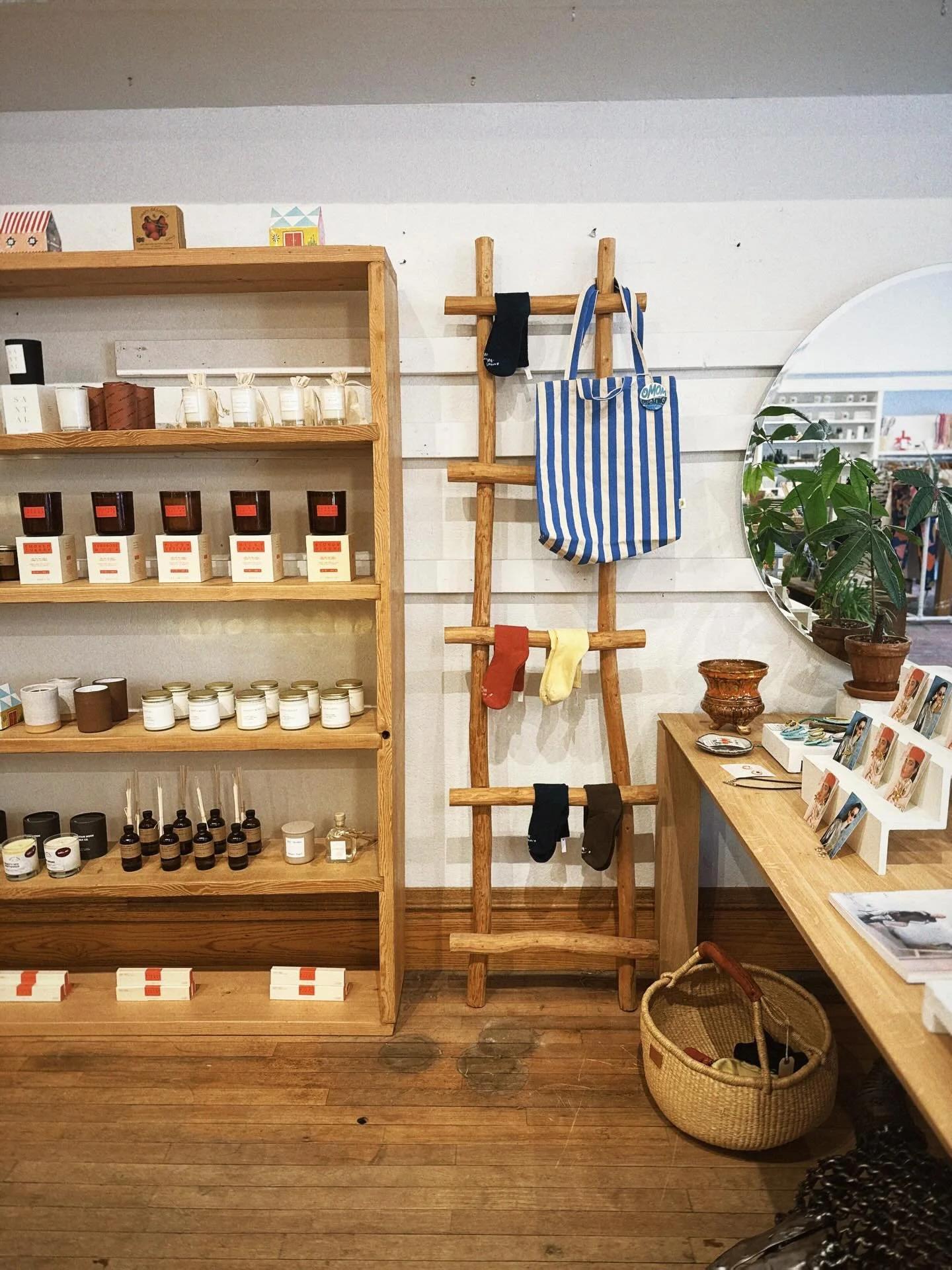 Happy Wednesday! 
Open 10:00-5:30