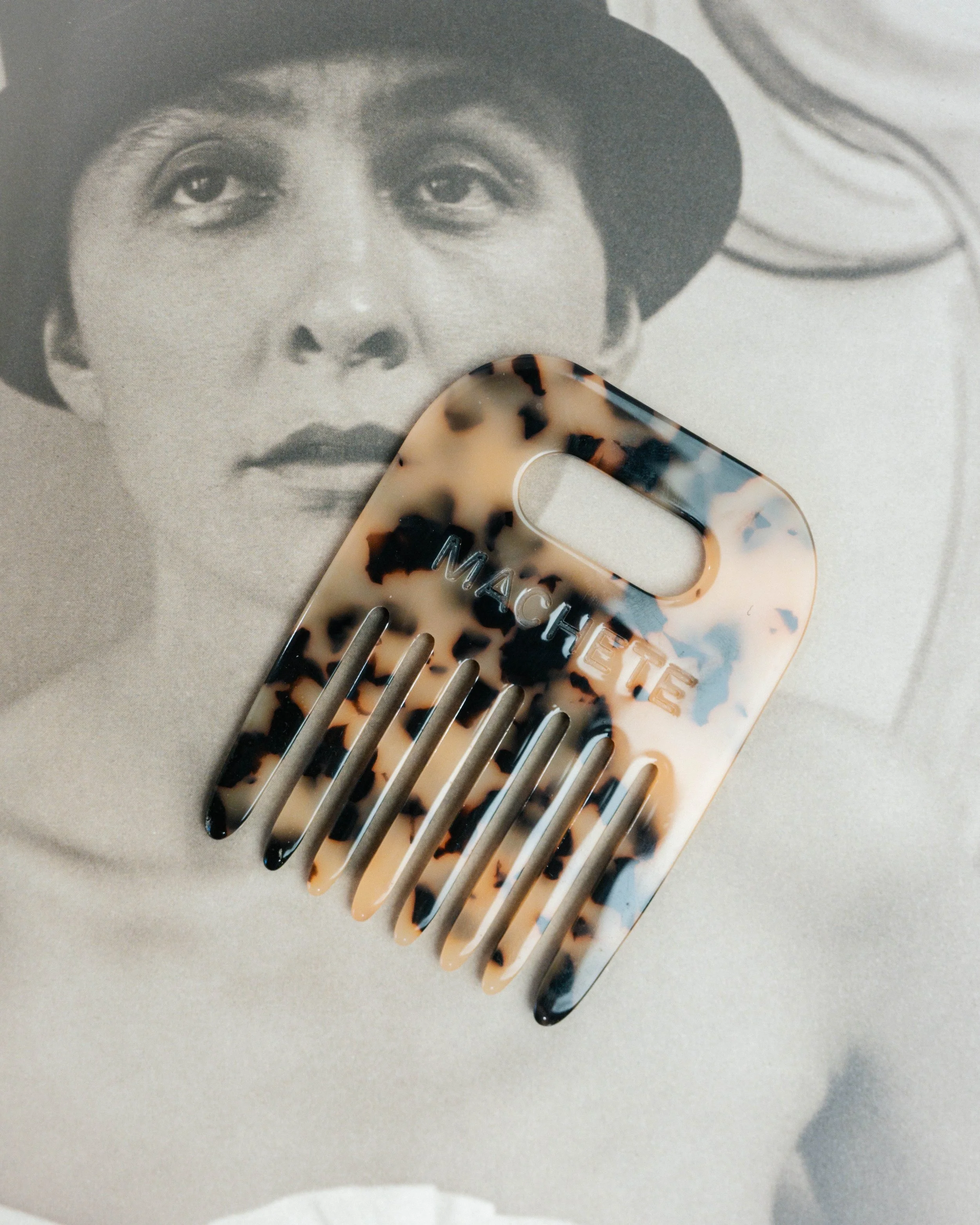 Machete No. 4 Comb in Blonde Tortoise