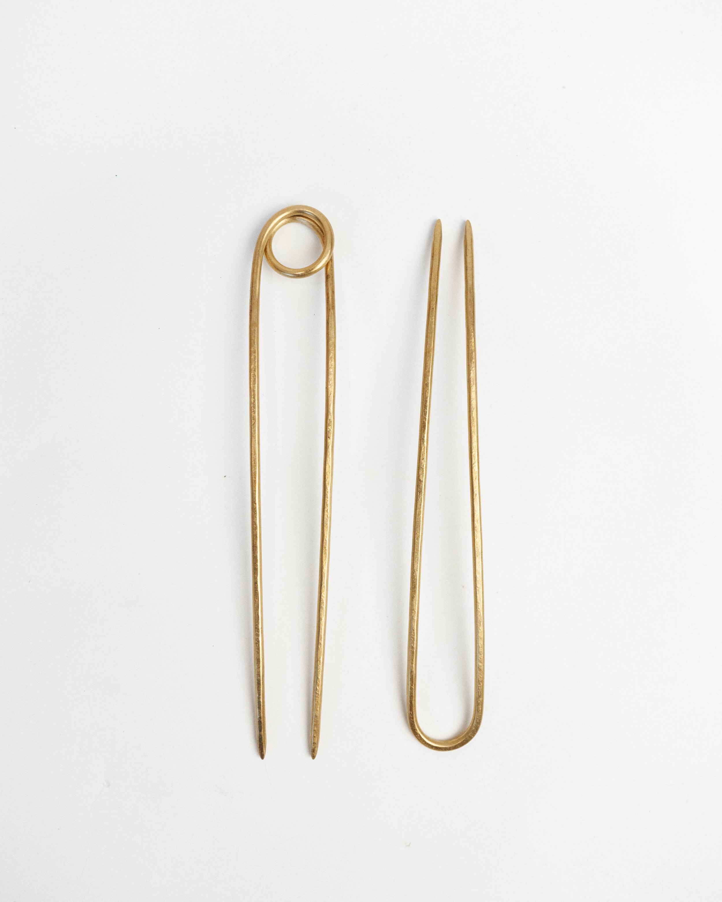 P101006CA Makes Hair Pins