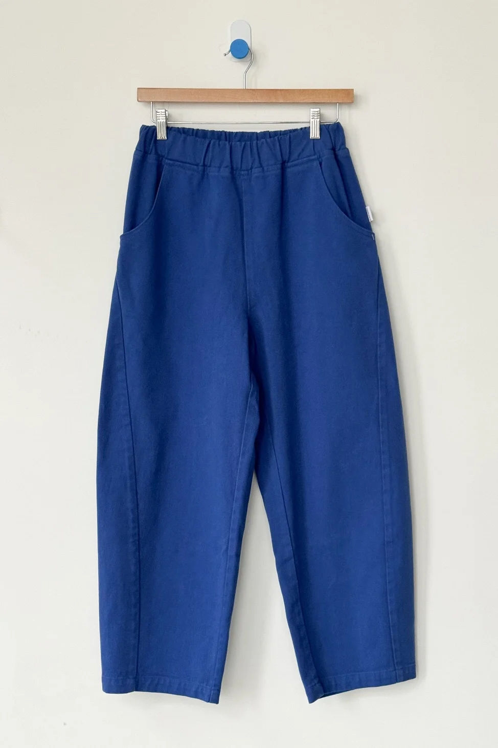 Le Bon Arc Pants Azure 3.webp