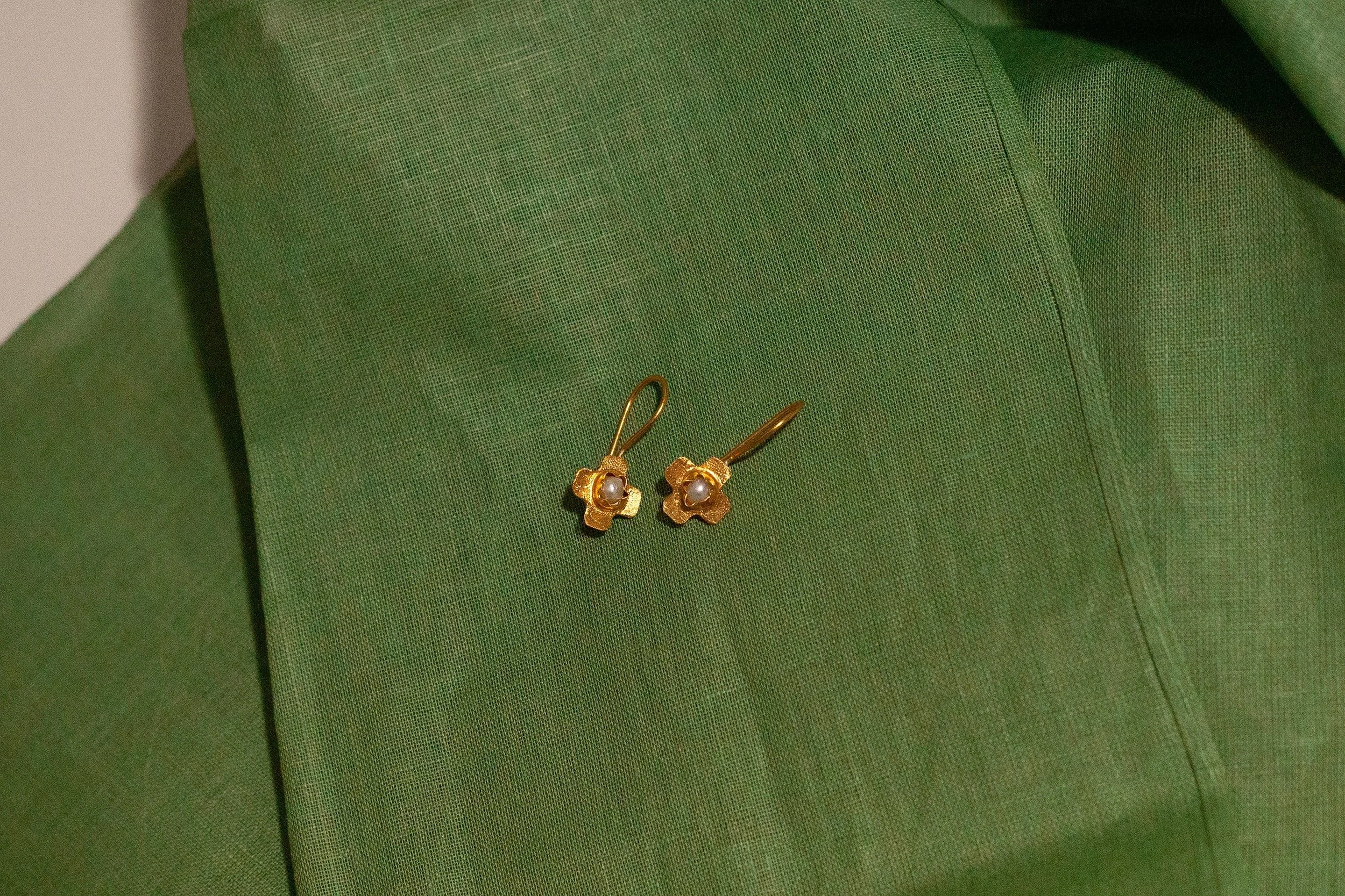 Après Ski Mini Jour Earrings Gold