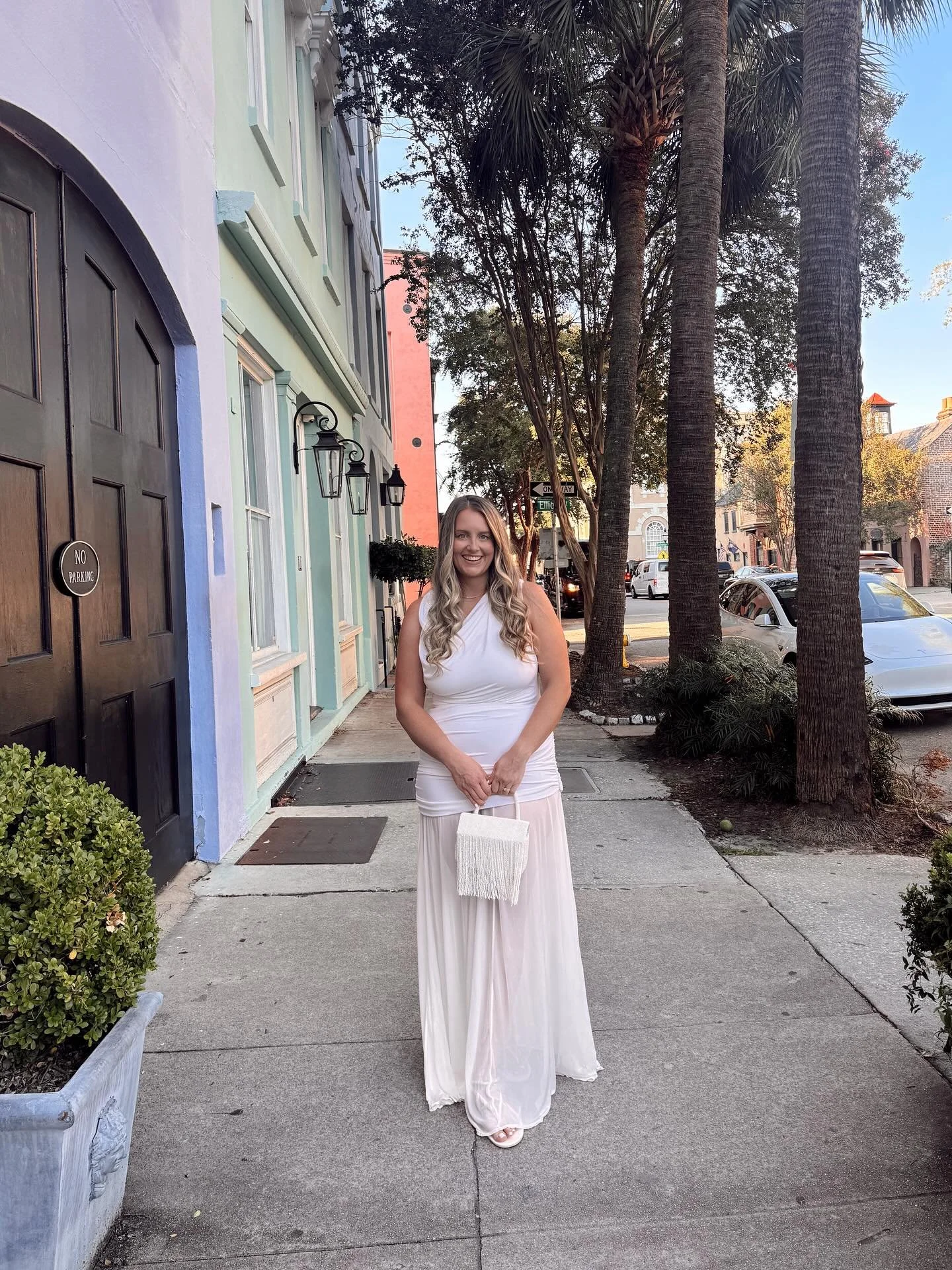 our gorgeous GAL @courtcrowley sparkling at her Bach in Charleston over the weekend 🤍

#virtualstylist #bridalstyling #bacheloretteparty #virtualstyling #bridalstyle
