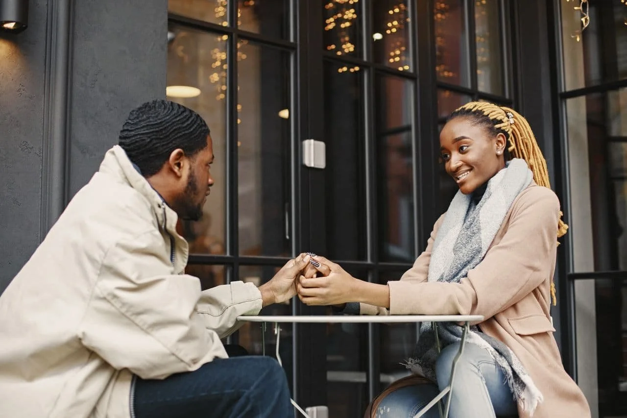 romantic-couple-having-a-date