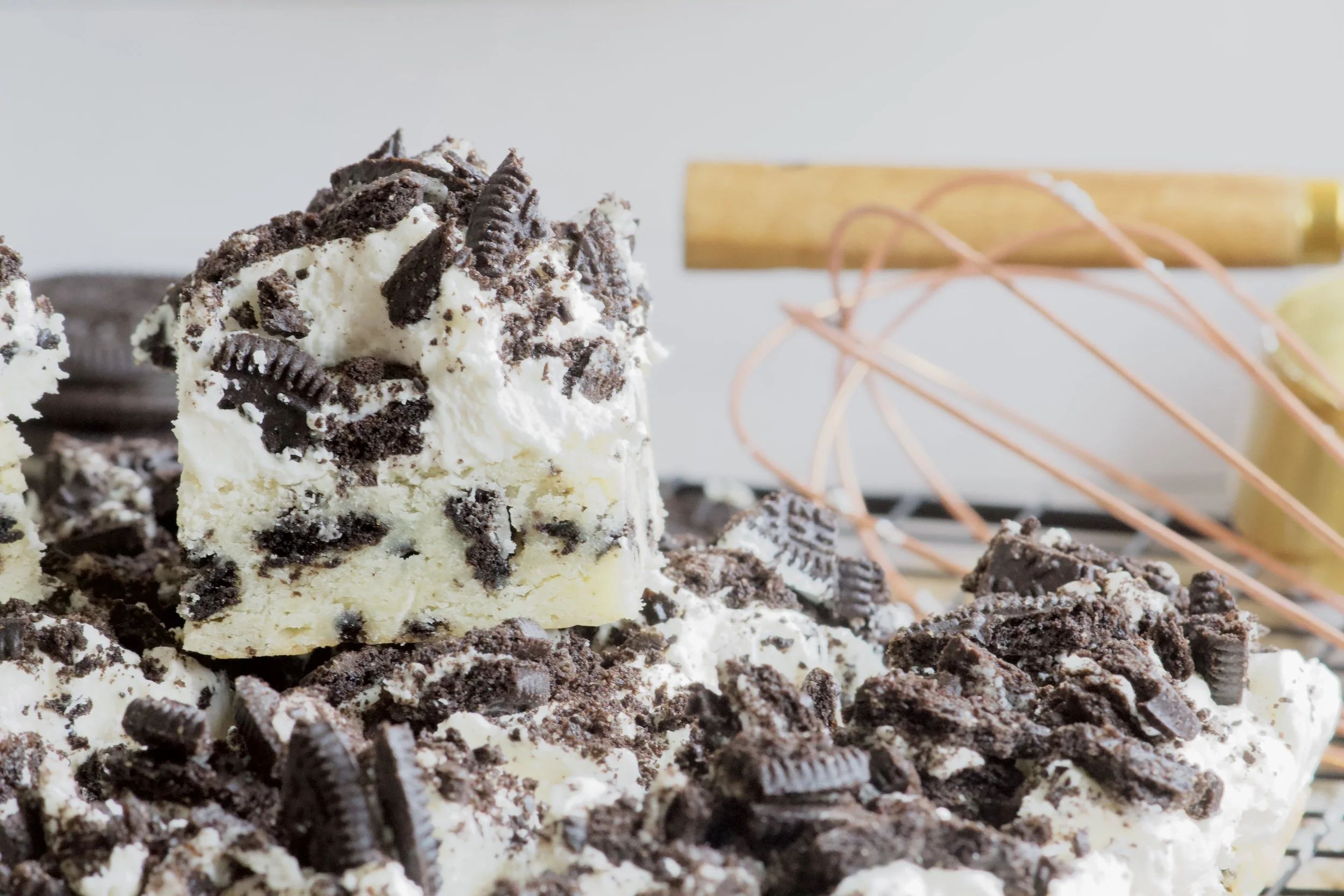 cookies and cream bar with oreos