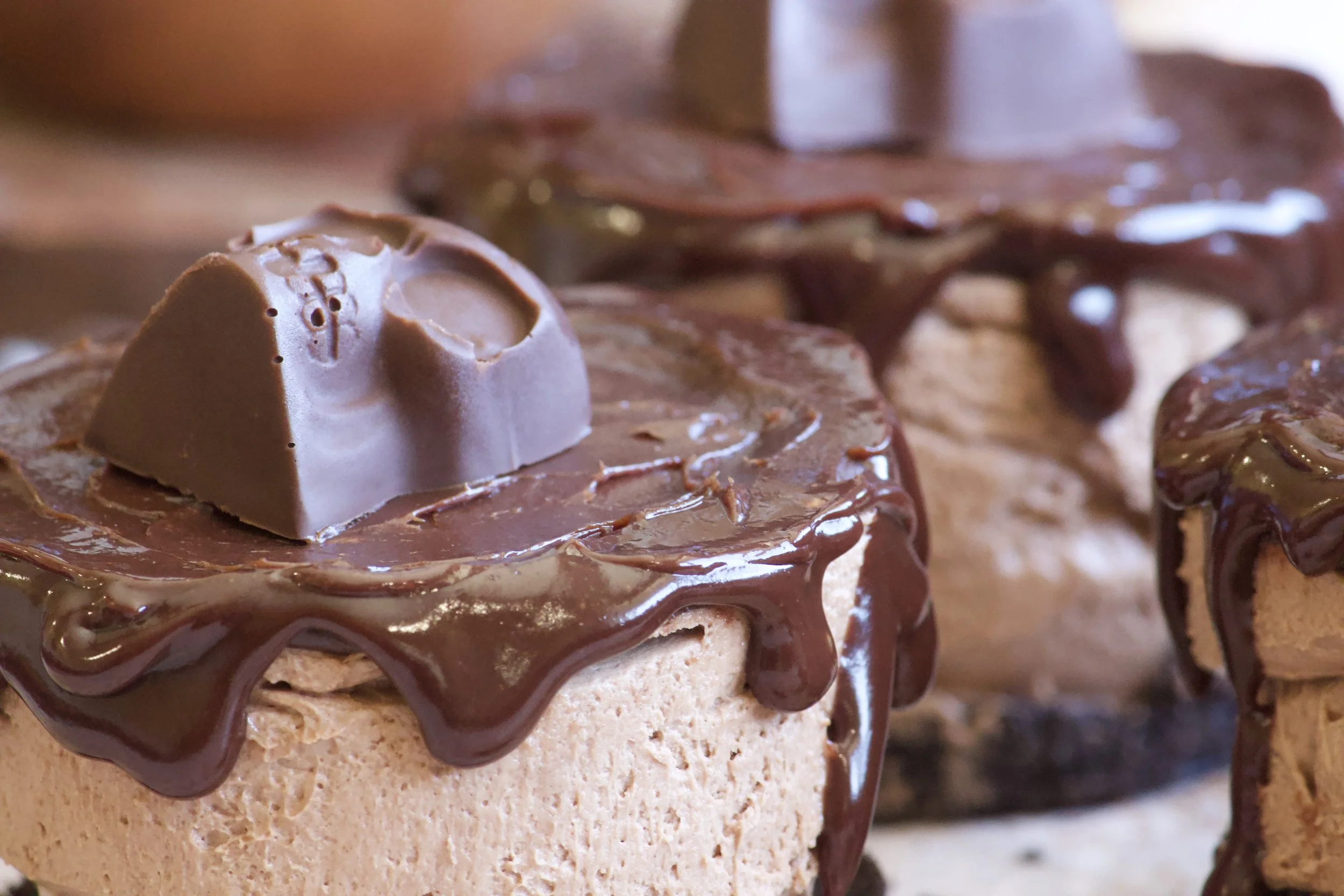 mini no bake chocolate cheesecakes for halloween