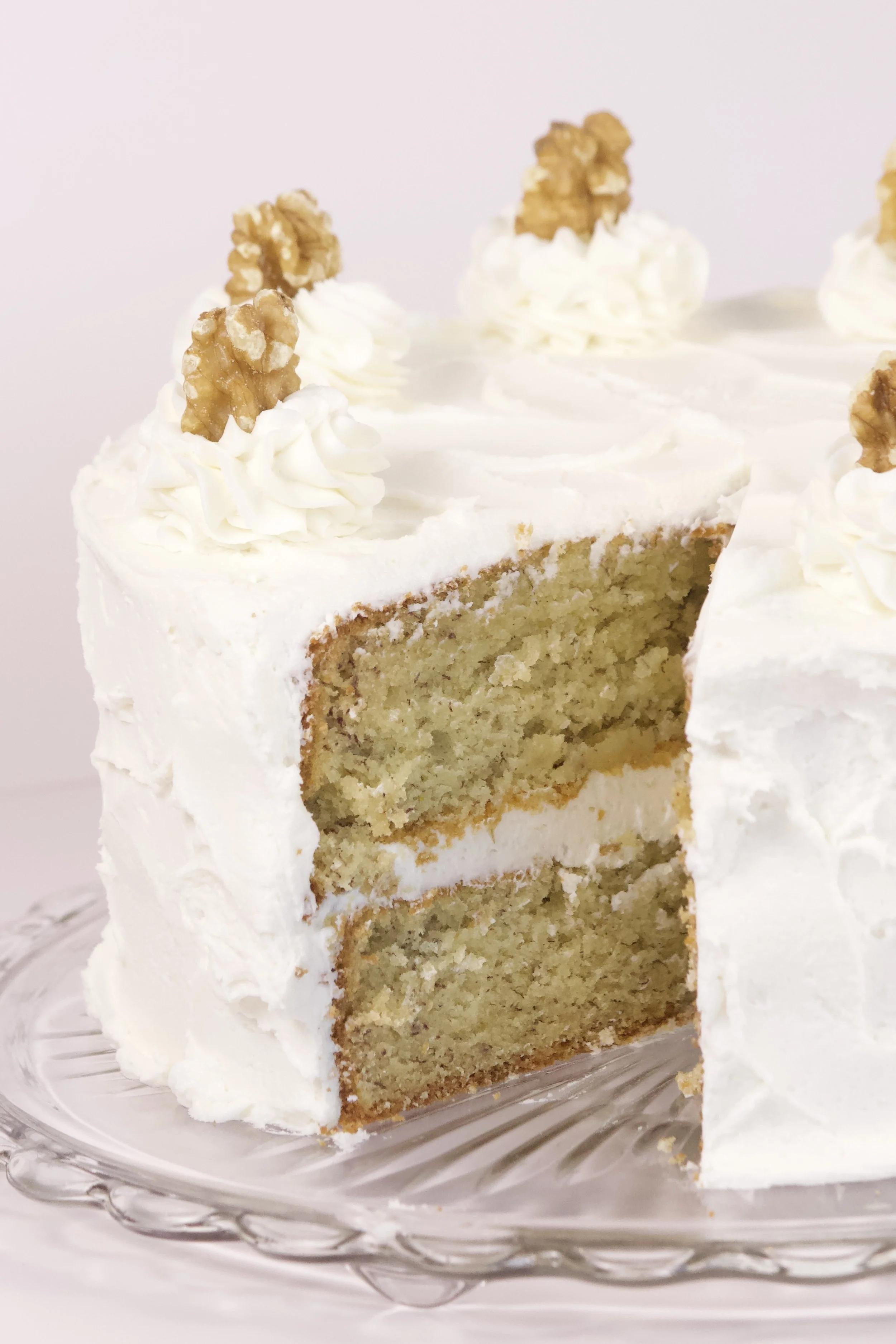 banana cake with vanilla buttercream border