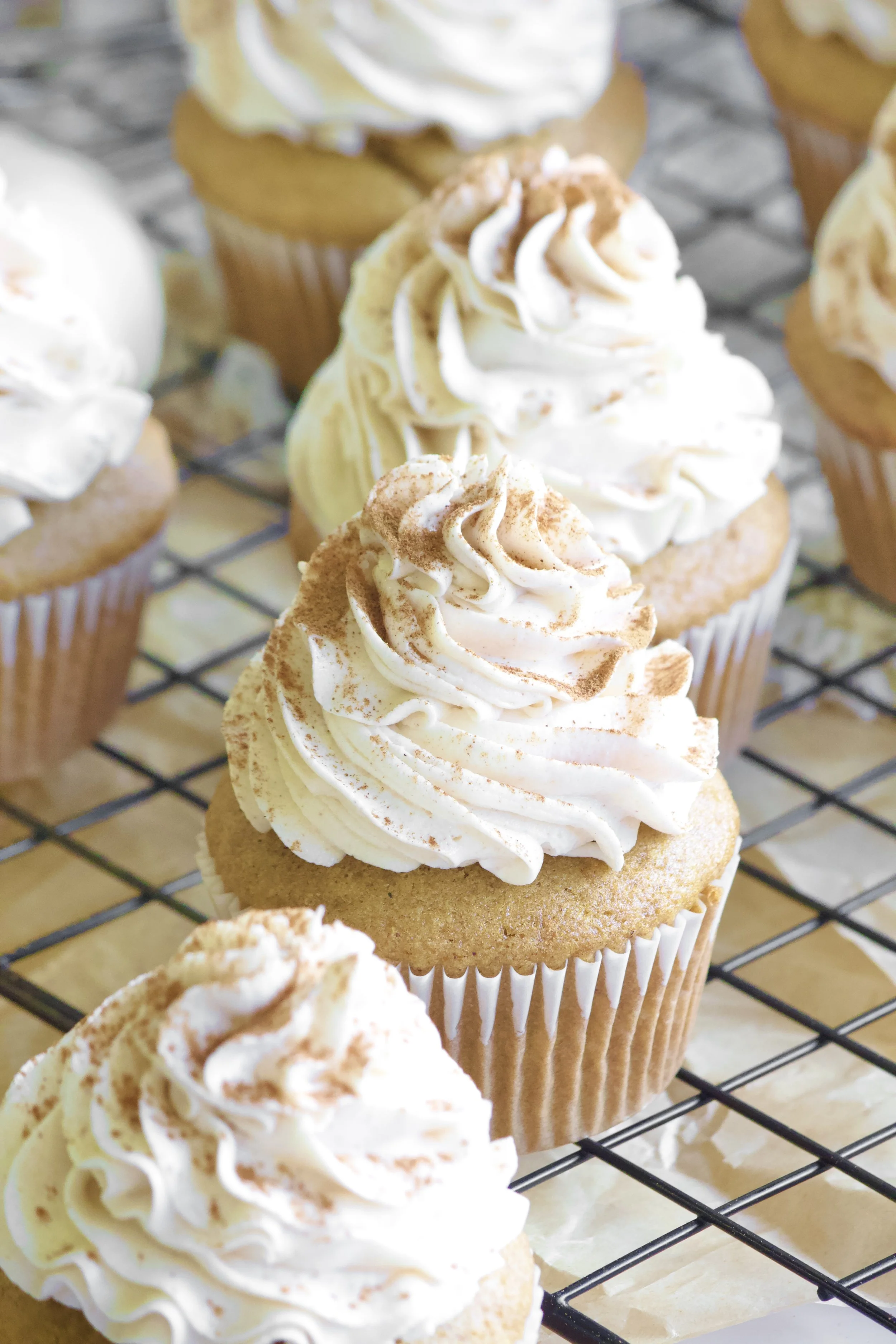pumpkin cupcakes with cinnamon buttercream