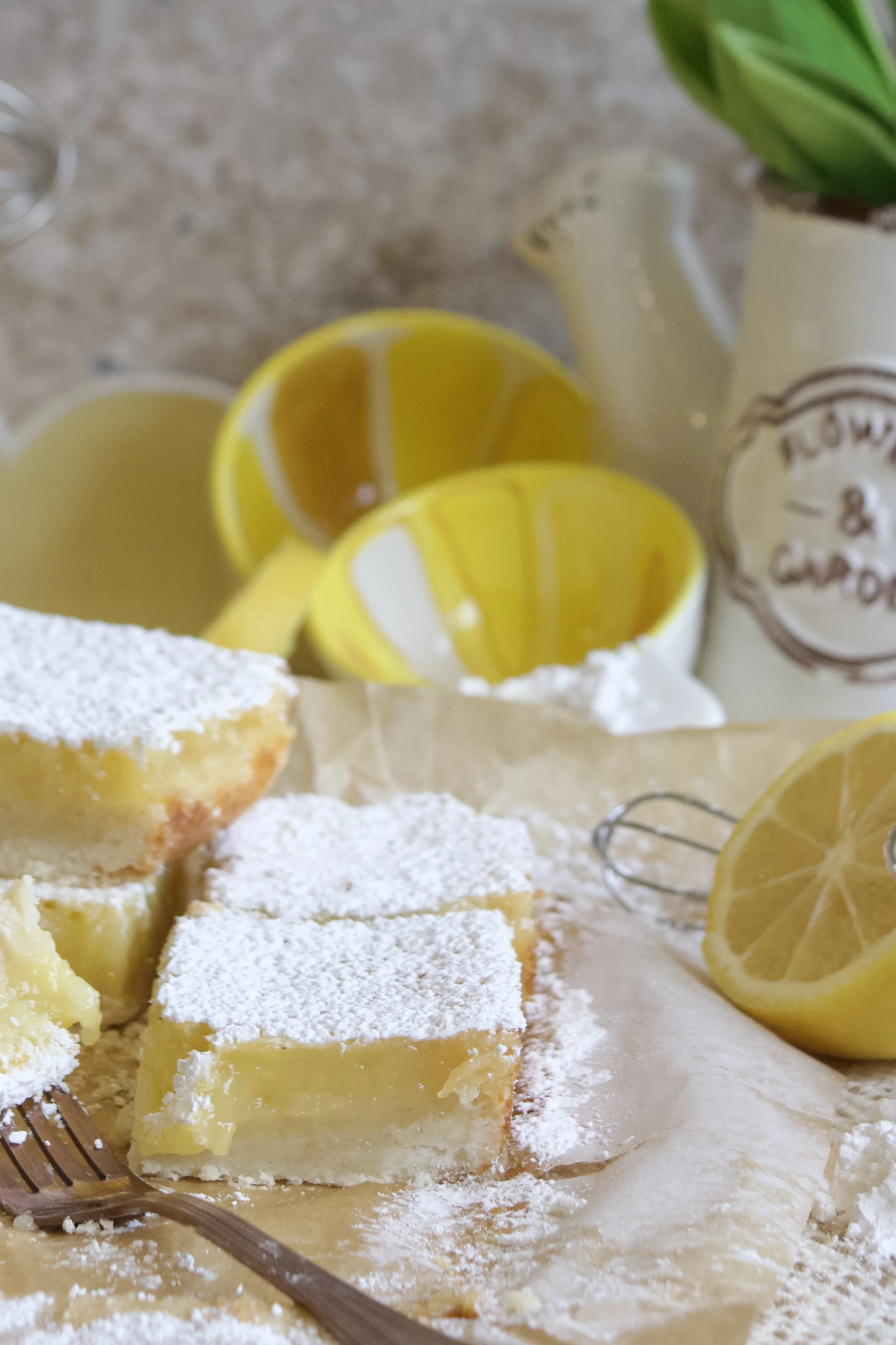 lemon bars with powdered sugar