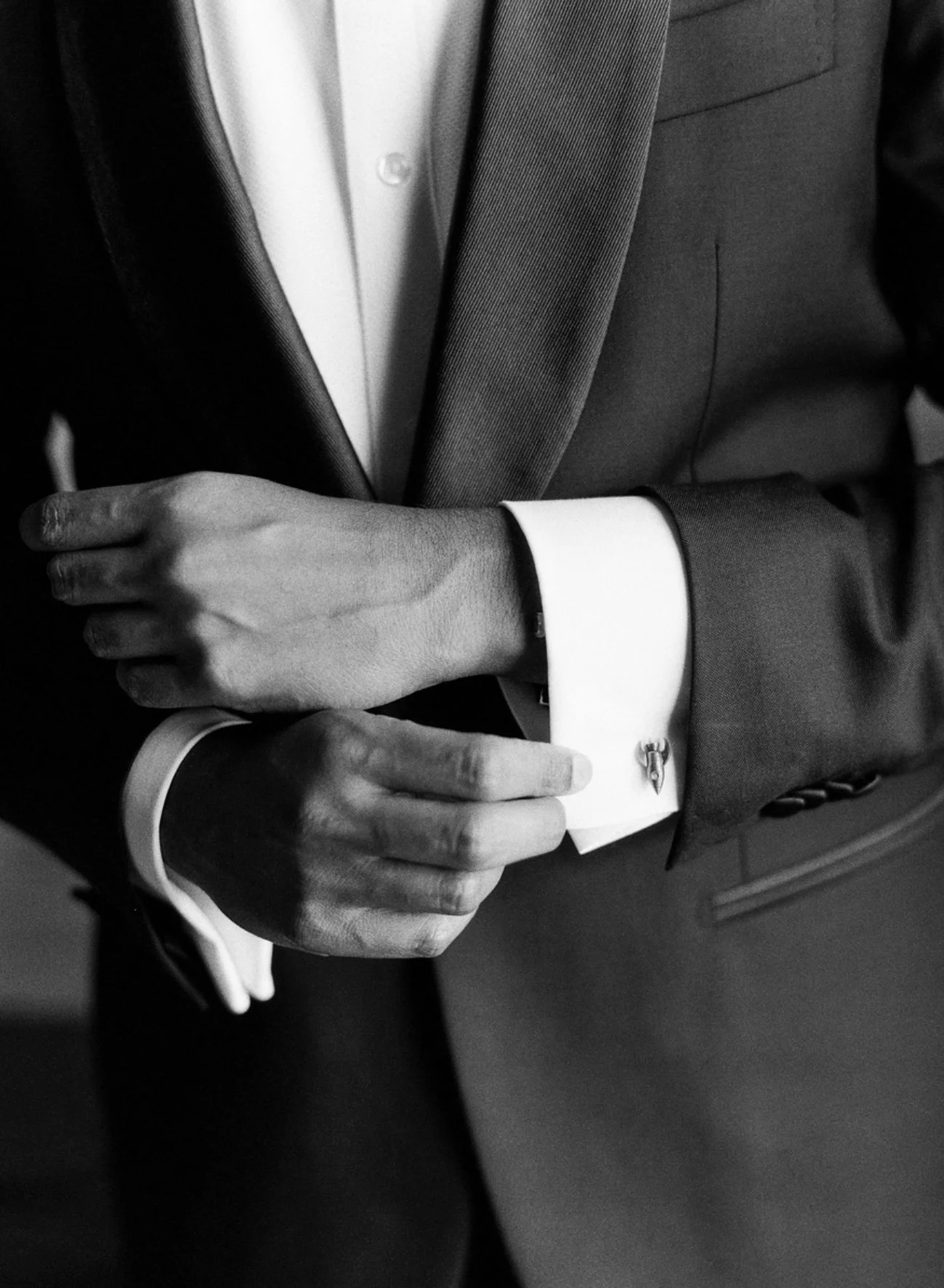 Groom photo in black and white 