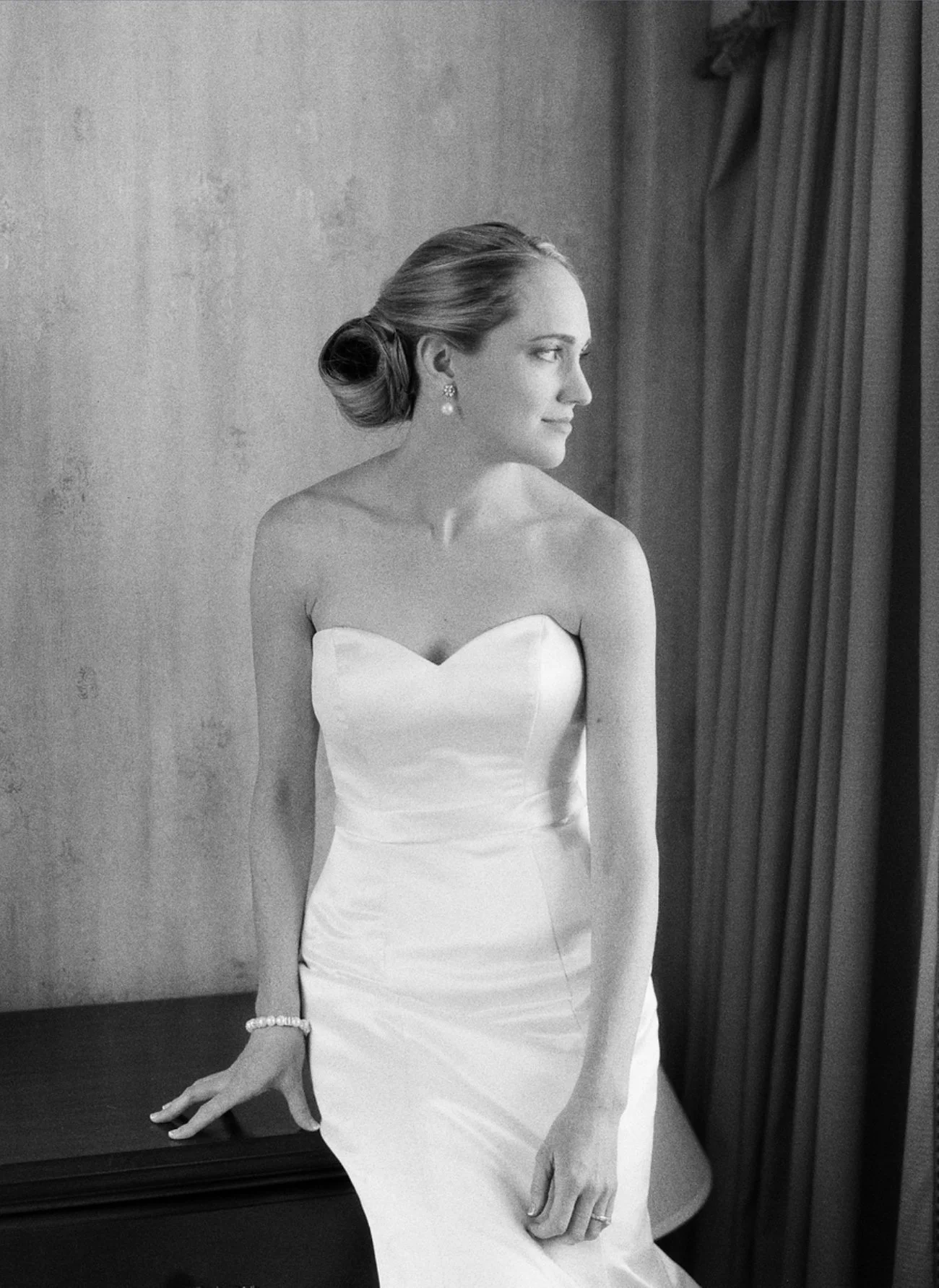 Bride photo in black and white