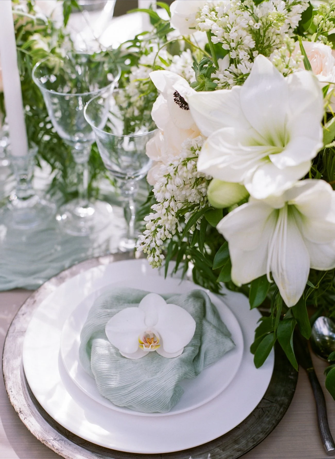 Luxury wedding table flowers