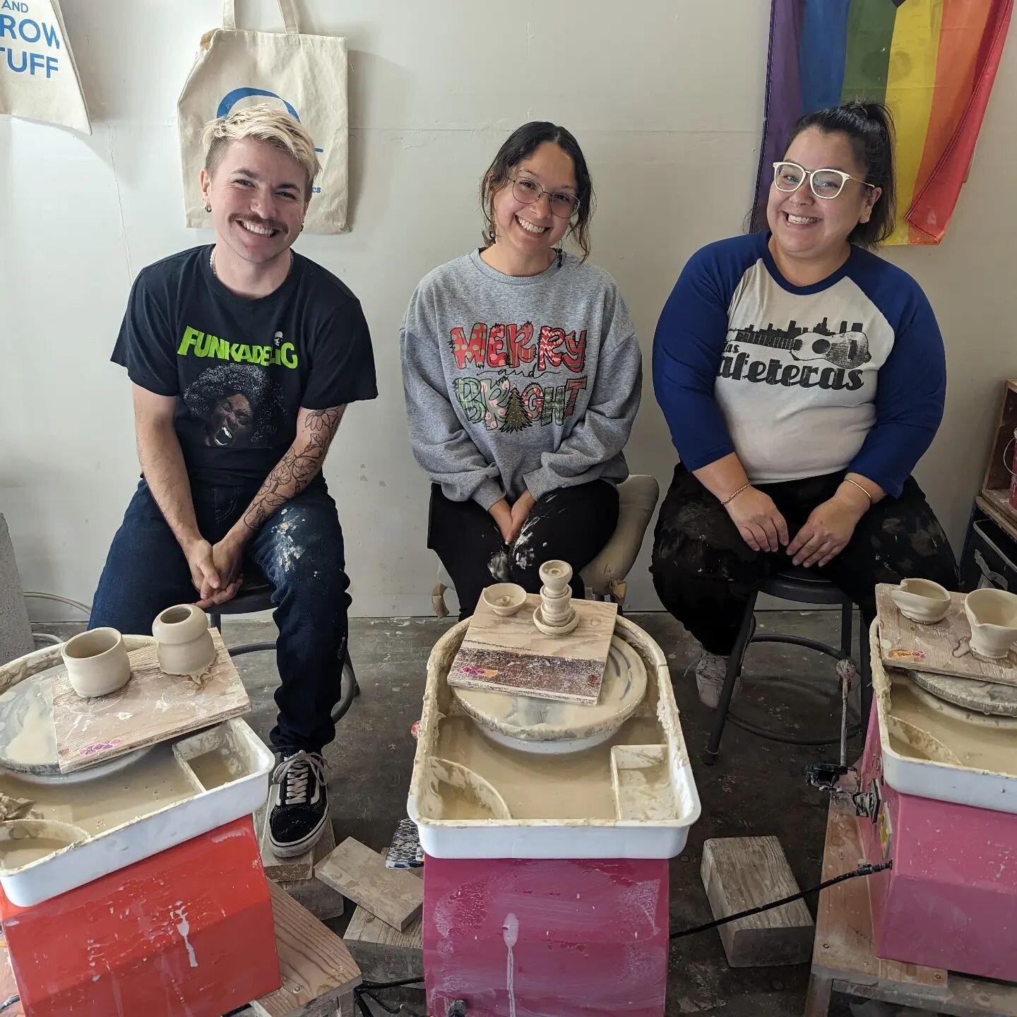 Yesterday's CLAYBODY session was full of three therapists... Who were also co-workers!

Feeling ever grateful for the people who find Waveform.

CLAYBODY is an offering that emphasizes accessibility ($15 deposit, then pay what you can) and makes time