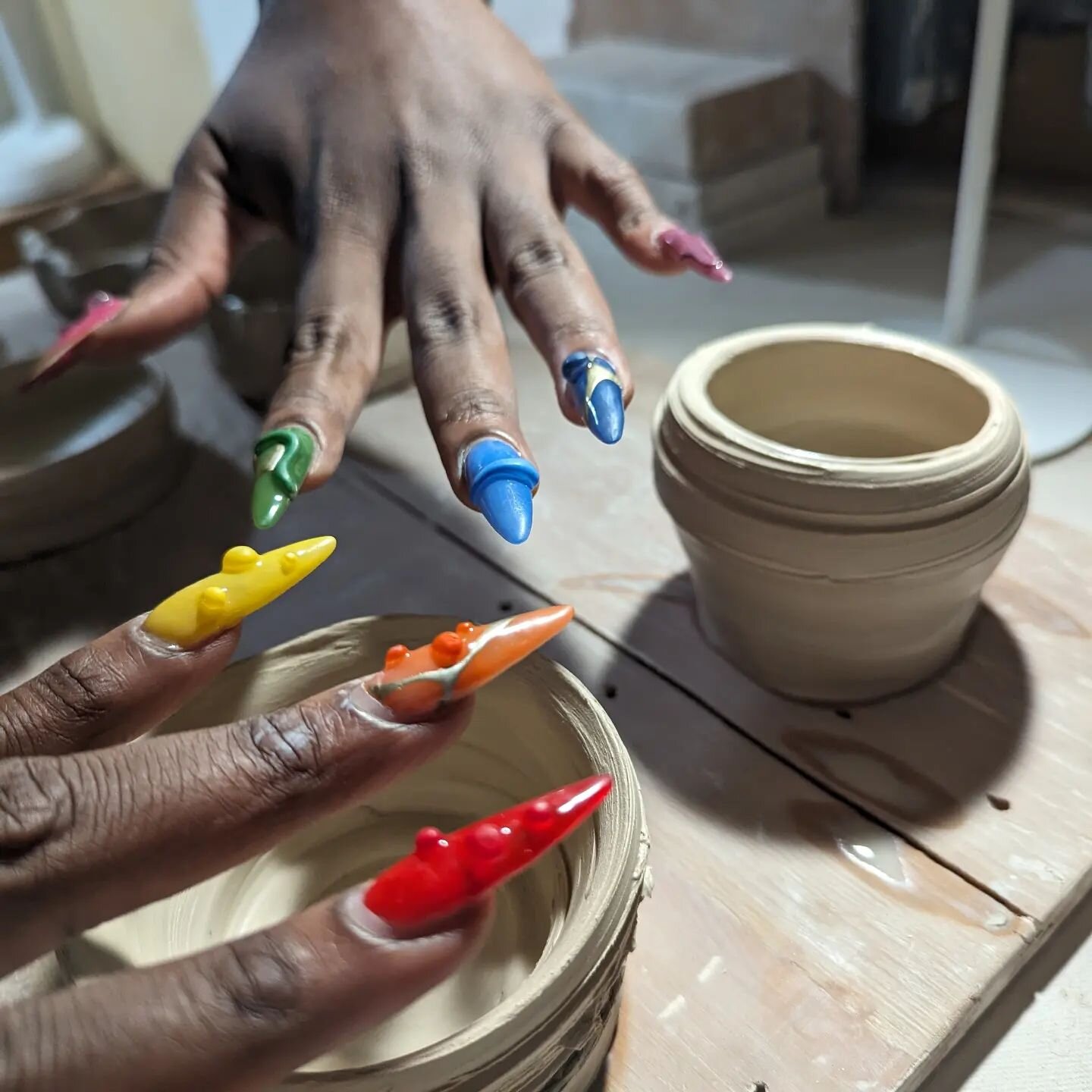 I stand corrected - you CAN throw with acrylics... They just need to be sturdy AF / stellar quality and you need to be a seasoned pro when it comes to navigating your extra length 🙃 Nothing like my Target instant nails from last year's Pride experim
