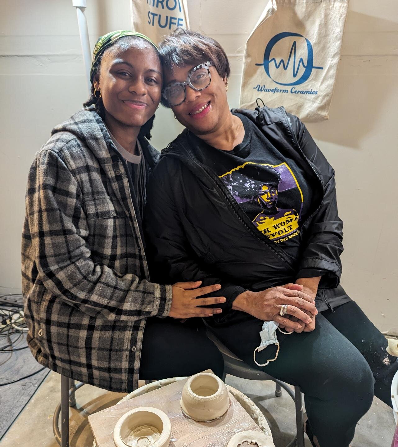 Jackie booked a double for her and her daughter Joy to celebrate Joy's bday this weekend!

Beautiful moments from our session included...

🔥Jackie teasing me 😅 
🌀Each of them finding center and testing the limits
🌱Watching hands relax, slow down 