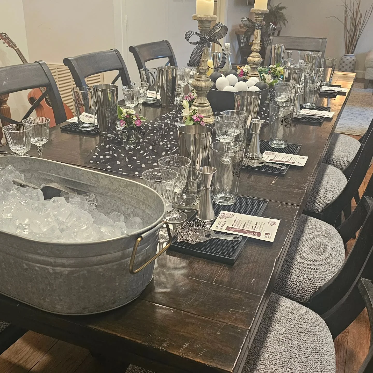 A surprise birthday + a girls&rsquo; night in + cocktails&hellip; obviously this was going to be a good time. 🍸💃✨

The drinks were shaking, the laughs were LOUD, and the birthday girl was very successfully surprised. 🥳

Such a fun night celebratin