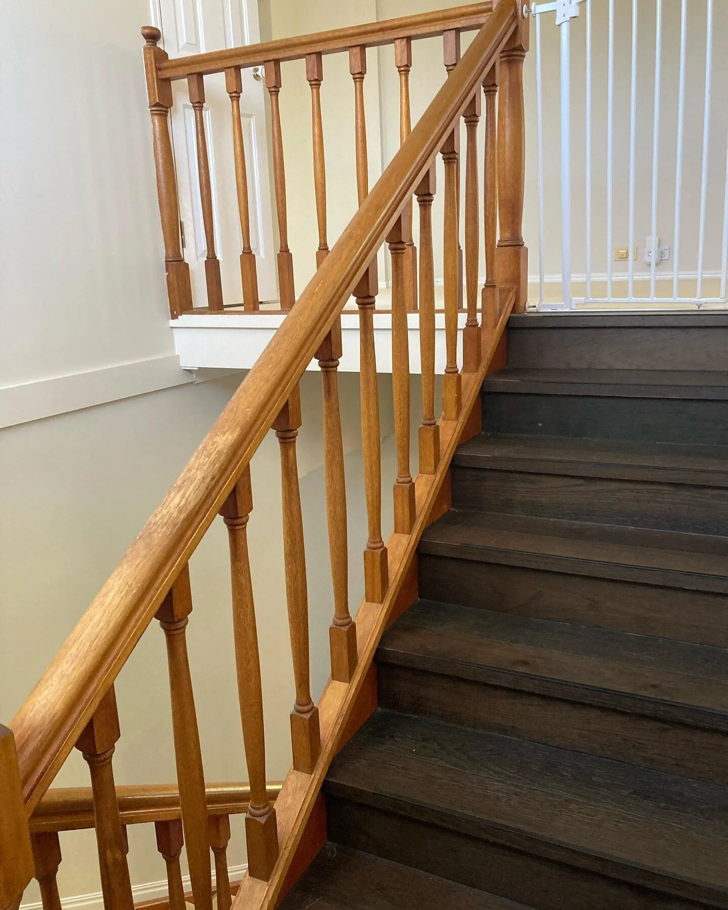 Part 2 - different angle. Swipe right to see the after 👉🏻

Here at TL Painting, we pride ourselves on premium finishes no matter the intricacy of the job - our promise to you! 

#goldcoastpainter #goldcoastbusiness #painter #localbusiness #familyow