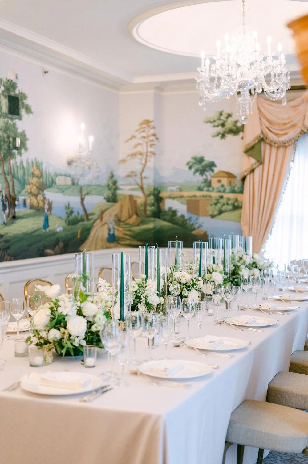 green-and-white-tablescape-in-the-concorde-room-at-the-hay-adams.jpg.jpg