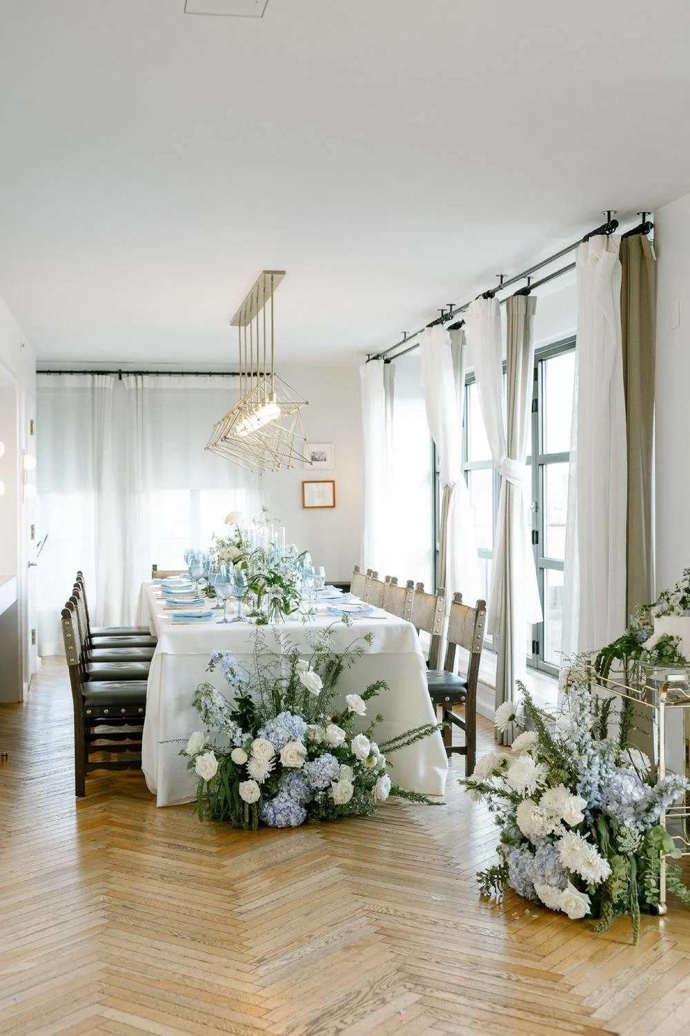 blue-white-tablescape-at-washington-dc-micro-wedding-.jpg.jpg