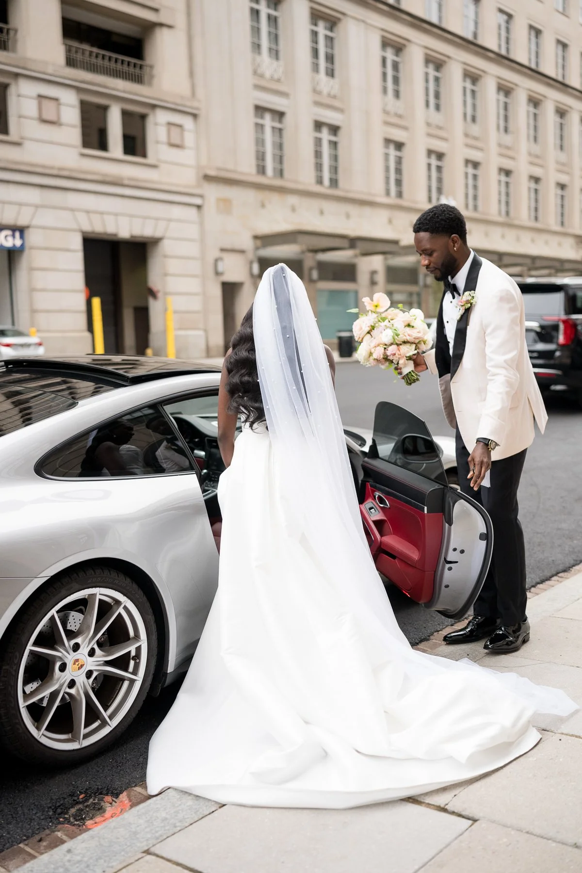 washington-dc-war-memorial-annabelle-micro-wedding-43.jpg