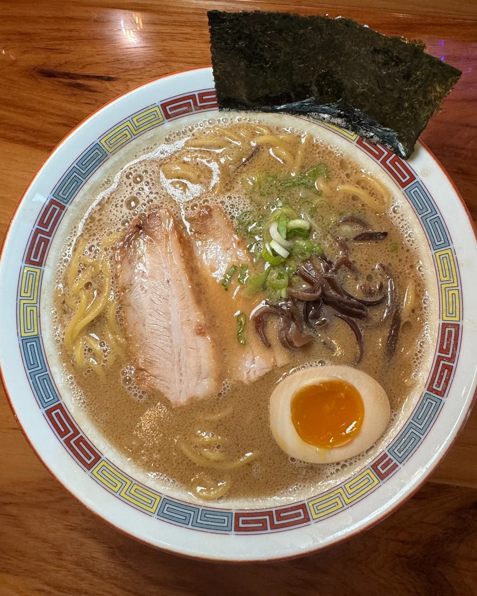 Have you tried our NEW Tonkotsu Shoyu yet?! 🍜 Punchy and savory, pork and soy sauce broth ramen with thick noodles. Topped with pork chashu, green onion, kikurage mushroom, nori seaweed, and seasoned soft-boiled egg half 🤤