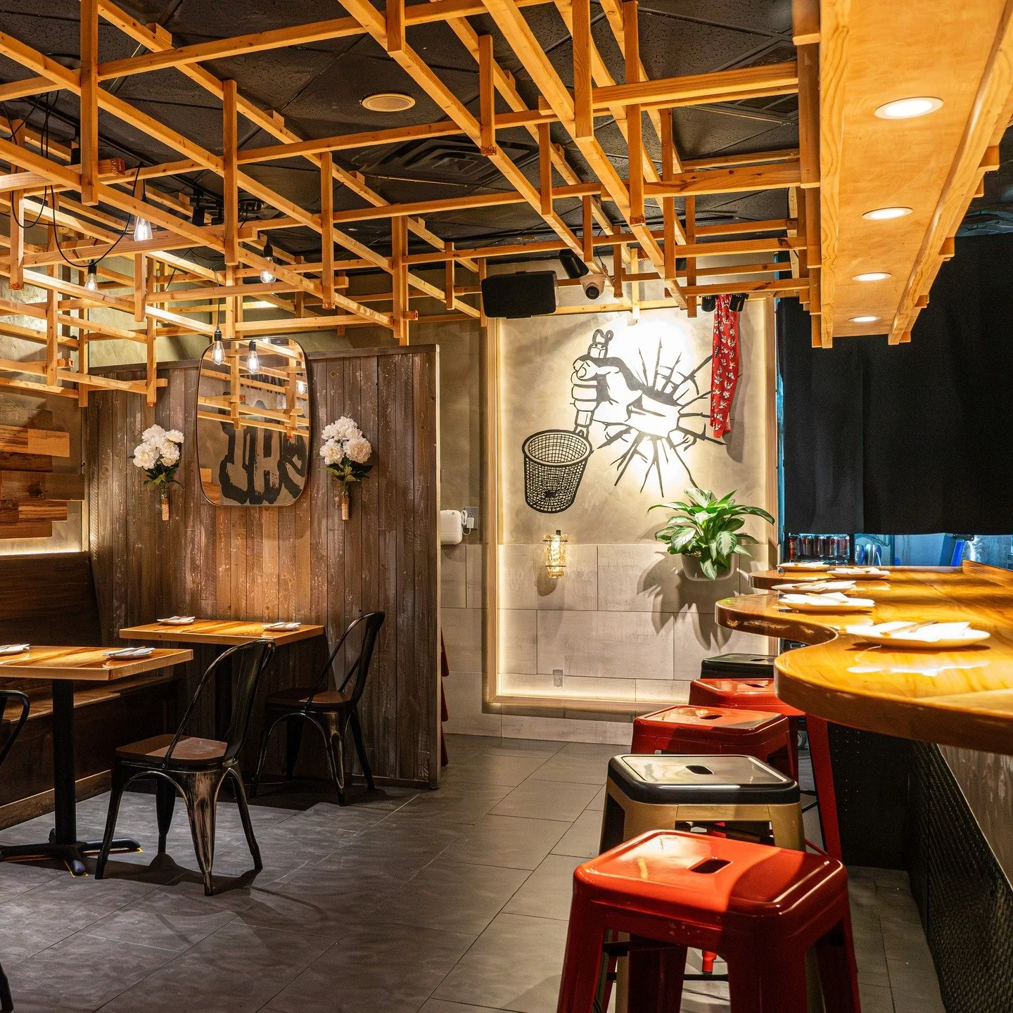 Look at the back wall by the kitchen door and the hallway to the restrooms. That is our feature wall, &ldquo;Noodle Drain in Light.&rdquo; 🍜💡

The mural above freezes the split-second shake of the noodle drain, like the raised arm of the Statue of 