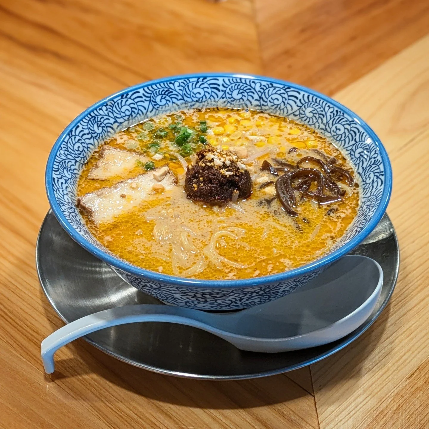 Hot weather is on its way out👏 We are serving

Vegan Miso Spicy

Vegan miso broth ramen with thick noodles. Topped with bean sprout, tofu chashu, green onion, kikurage mushroom, corn, black garlic oil, garam masala spice bomb, and cashew. 

See you 