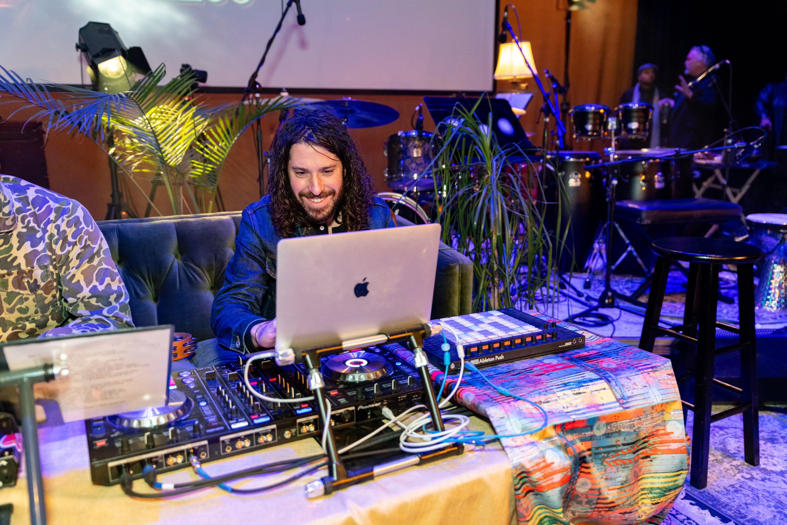 053_HANUKKAH_HULLABALOO_2025_3421.jpg