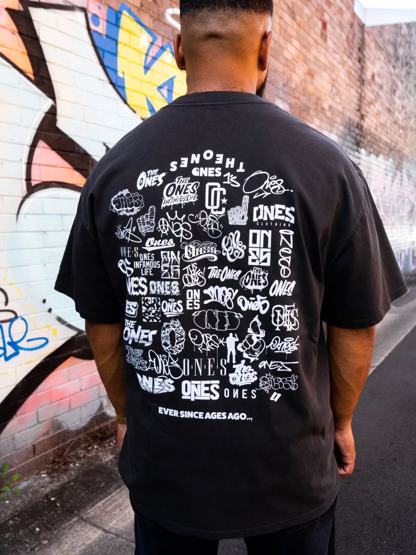🔥 OG Heritage Tee returns 🔥
NEW Heavier Oversized Tee fit
UPDATED back print
same OG vibes celebrating our Heritage
Available Online
www.theones.life
.
.
.
.
.
#theones #origin #heritage #og #original #gangster #streetwear #street #graffiti #graff 
