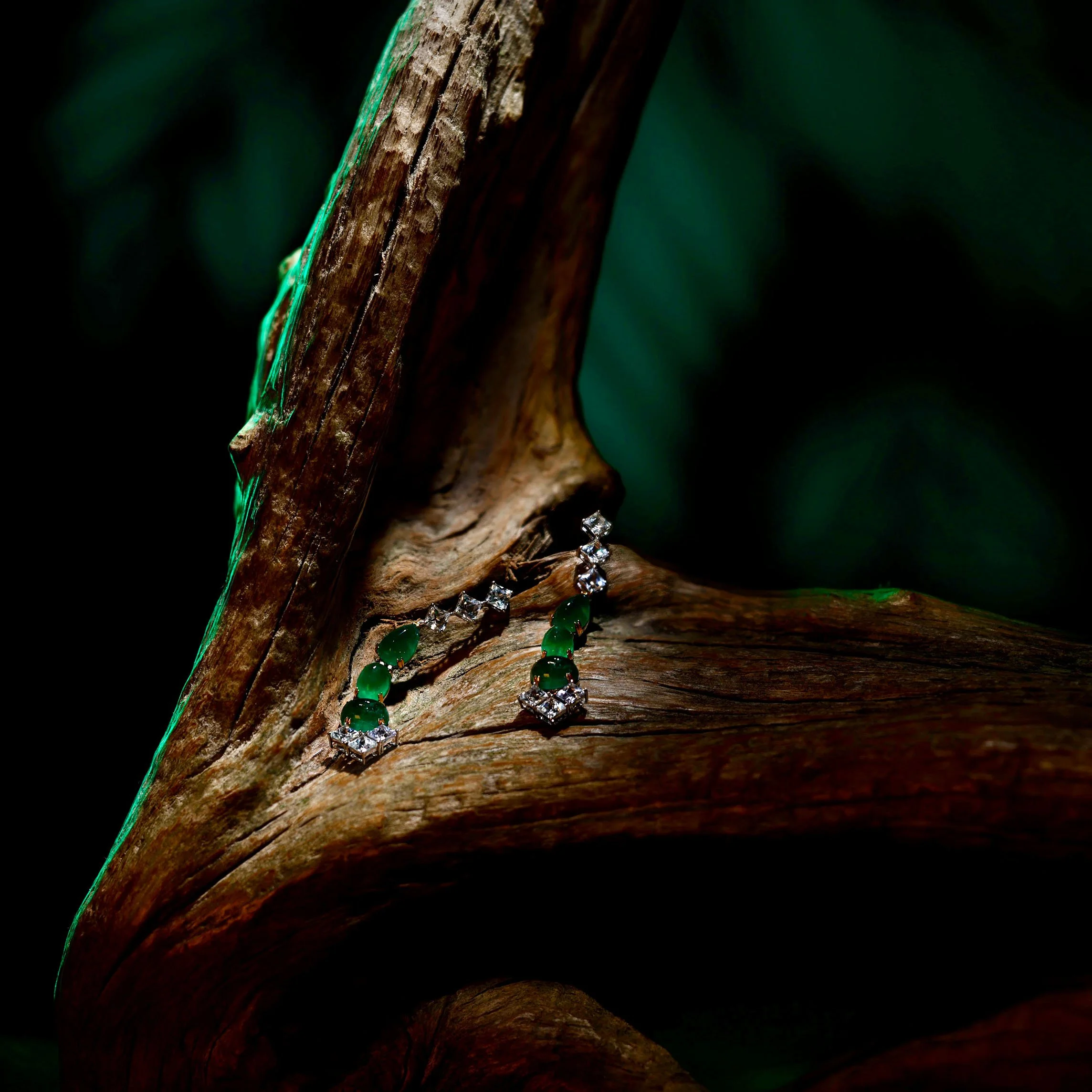 Rebecca Han Design_Produktfotografie_SmaragdOhrringgen_qua.jpg