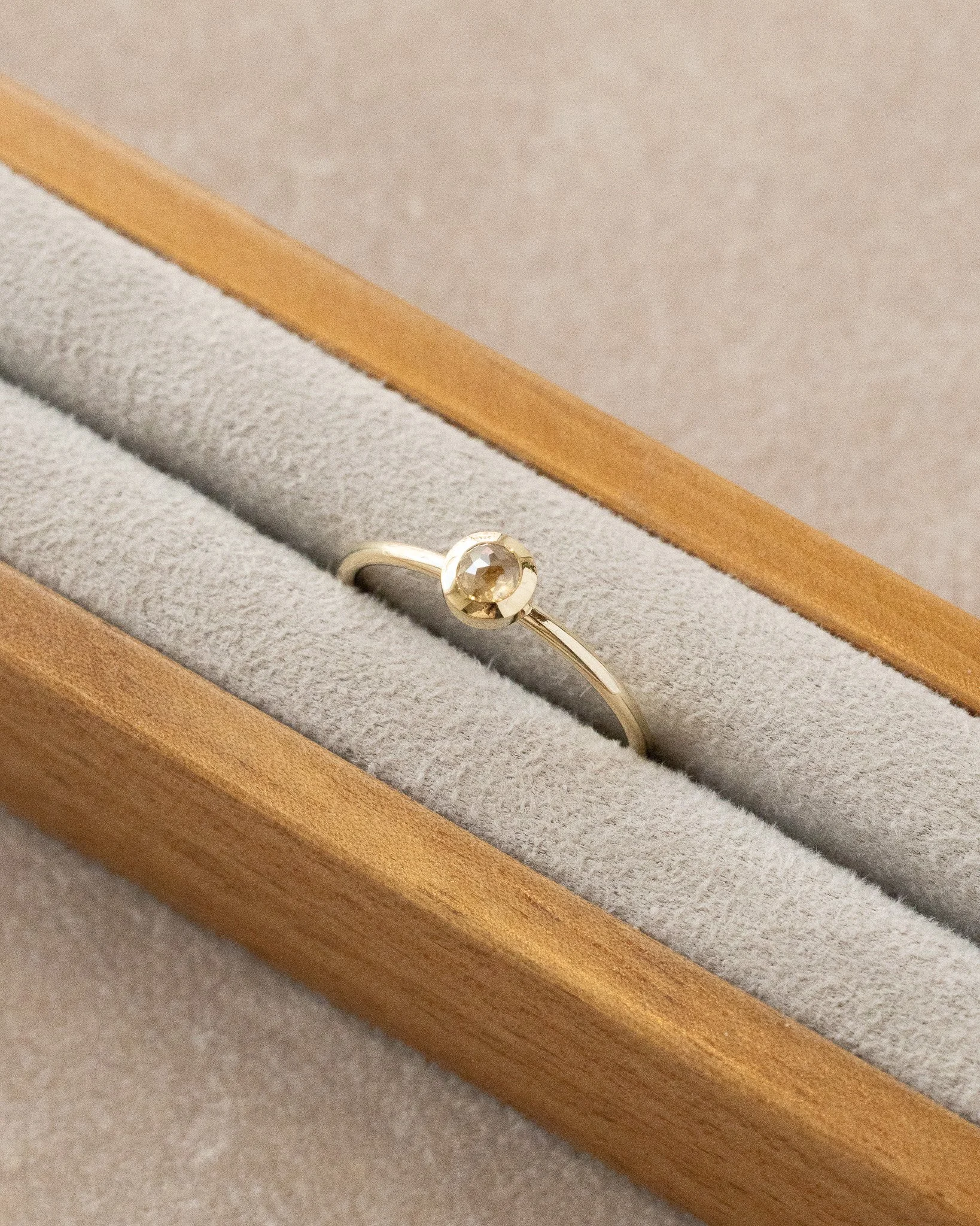 Diamantring hellbraun.jpg