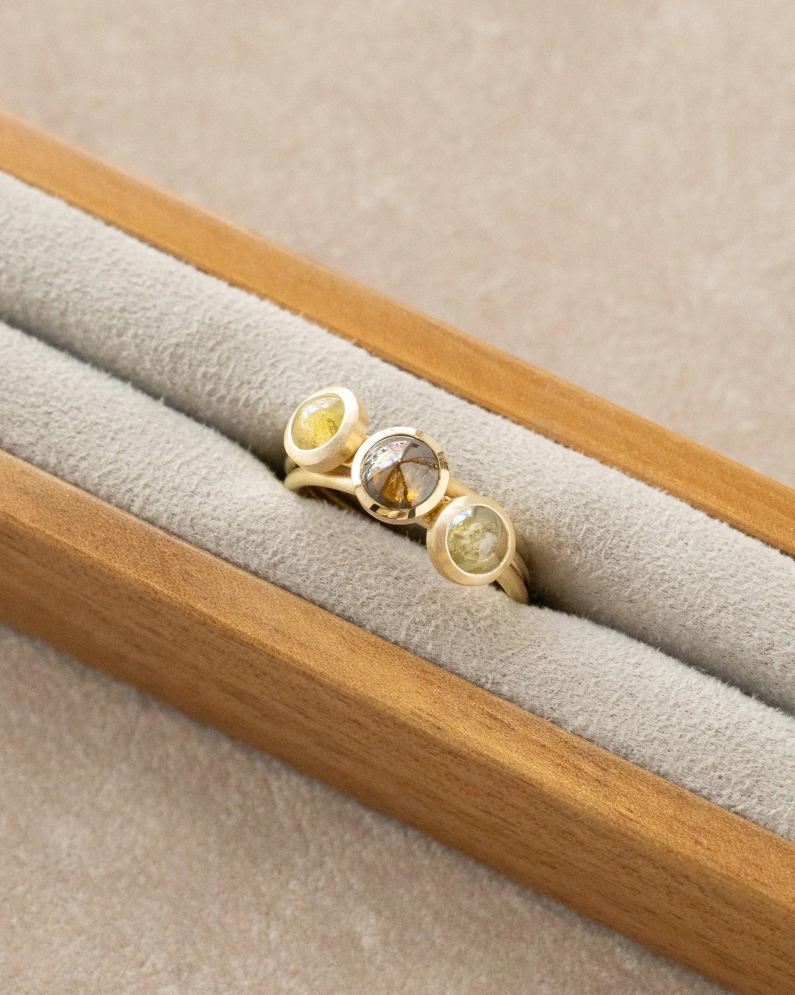 Diamantring trilogie cabochon.jpg
