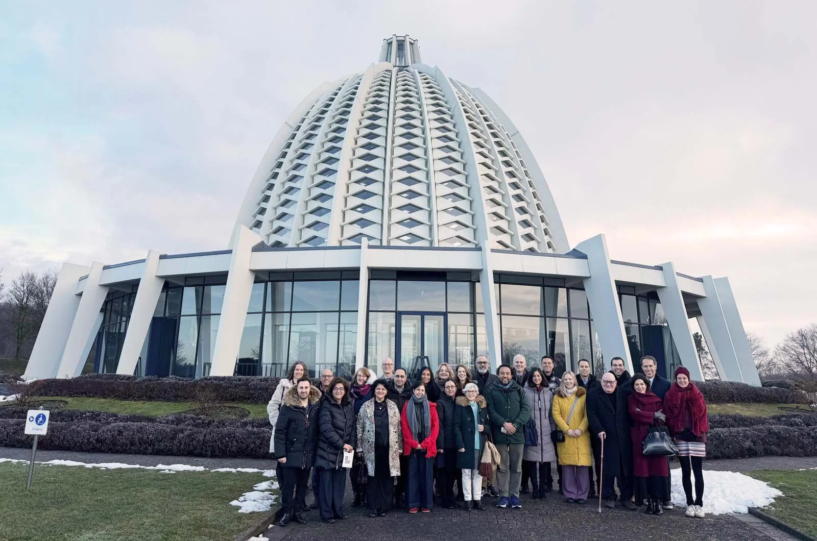 Ḥuqúqu’lláhin uskottujen tapaamisessa pohdittiin Jumalan oikeuden merkitystä maailman nykytilanteessa