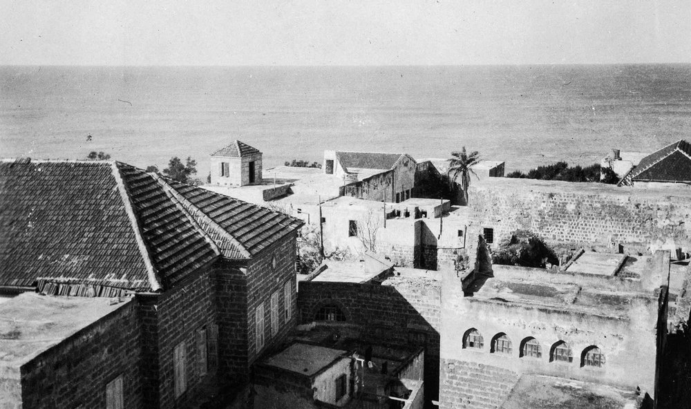 Näkymä Bahá’u’lláhin sellistä Välimerelle