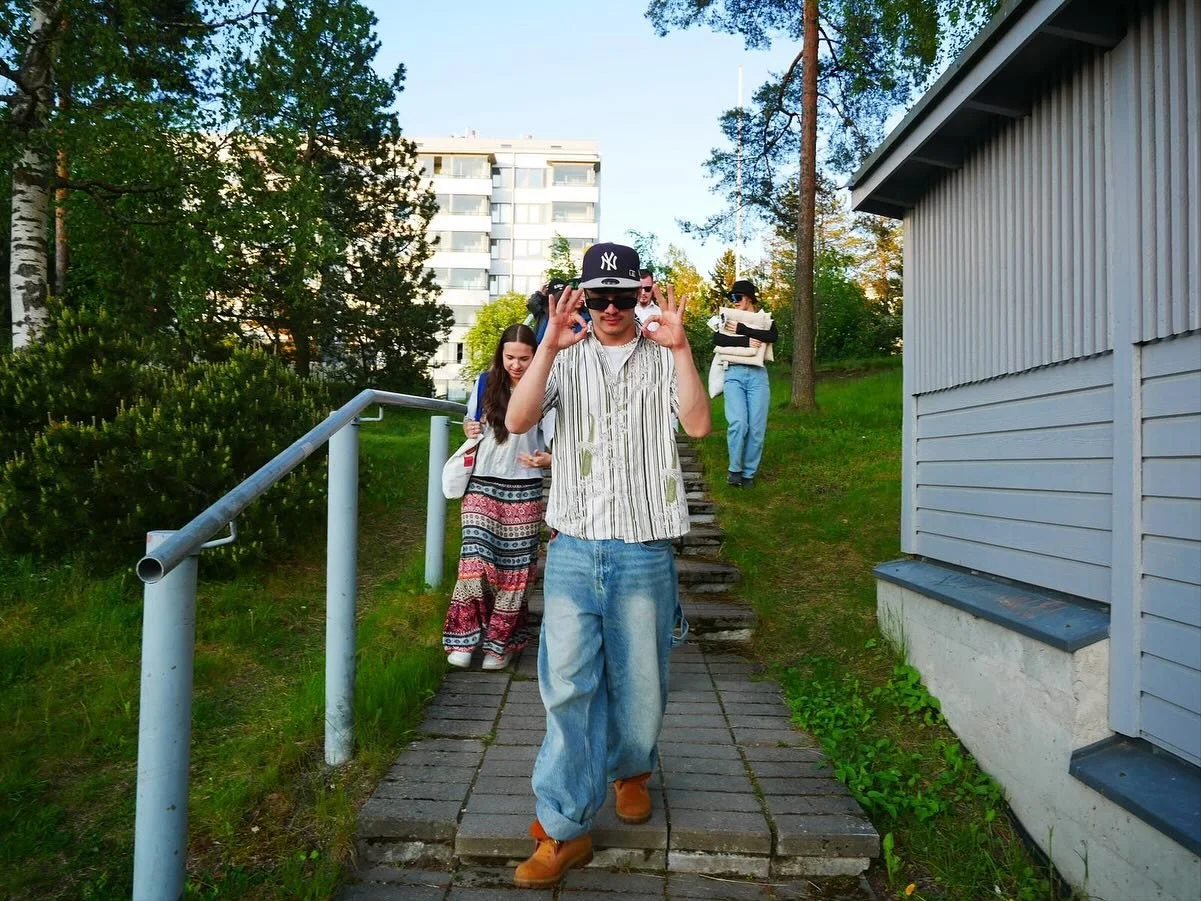 Ei kes&auml;&auml; ilman kes&auml;koulua! Suomen bah&aacute;&rsquo;&iacute;-kes&auml;koulu 2026 tulee &ndash; oletko valmis? 

🤗 Kaikille avoin Suomen bah&aacute;&rsquo;&iacute;-yhteis&ouml;n suurin kes&auml;tapahtuma. Juuri sin&auml; olet l&auml;mp