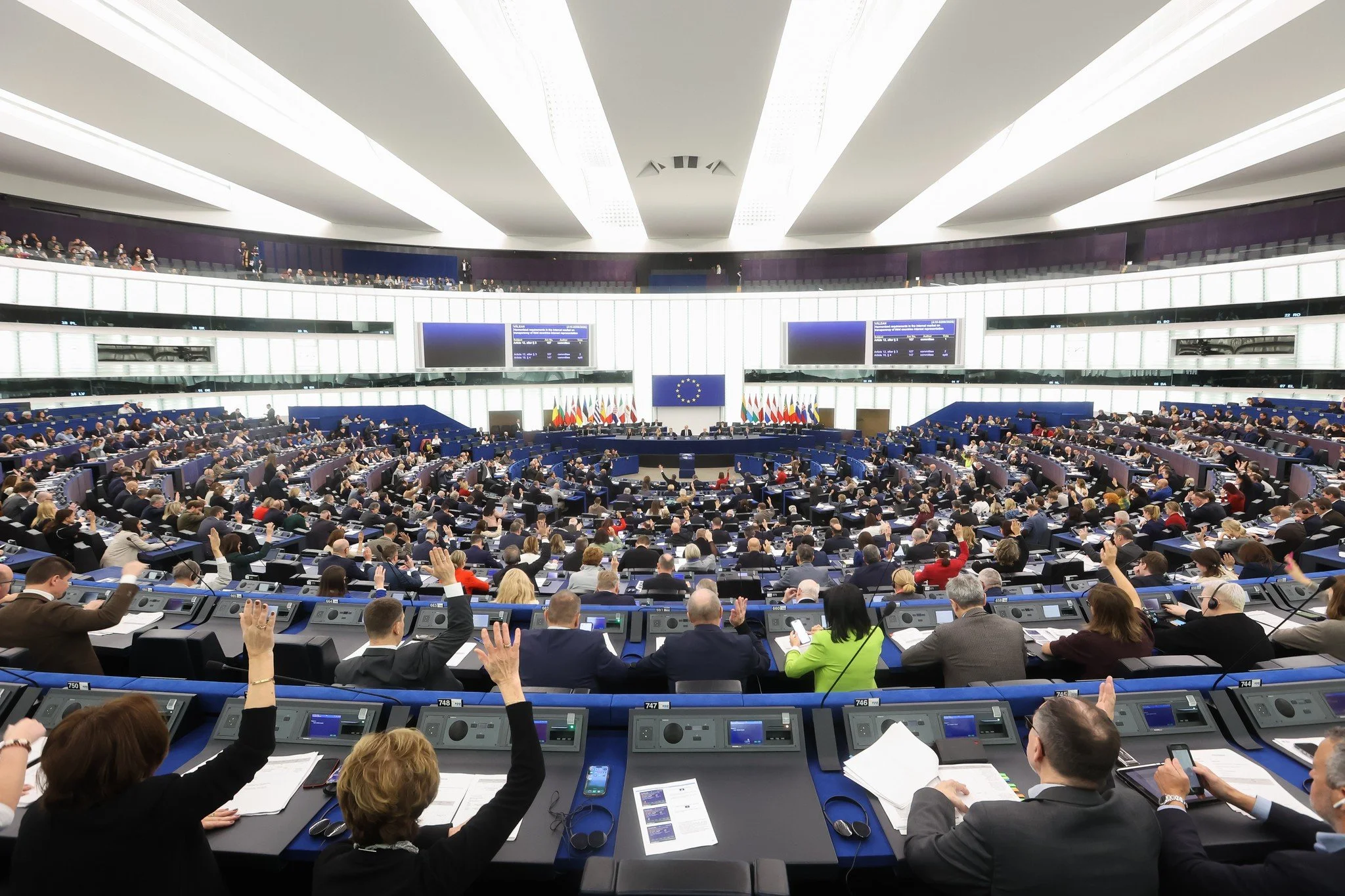 Euroopan parlamentti hyv&auml;ksyi historiallisella enemmist&ouml;ll&auml; p&auml;&auml;t&ouml;slauselman, jossa tuomitaan Iranin bah&aacute;&rsquo;&iacute;-yhteis&ouml;&ouml;n kohdistuva yli 45 vuotta jatkunut j&auml;rjestelm&auml;llinen vaino. Parl