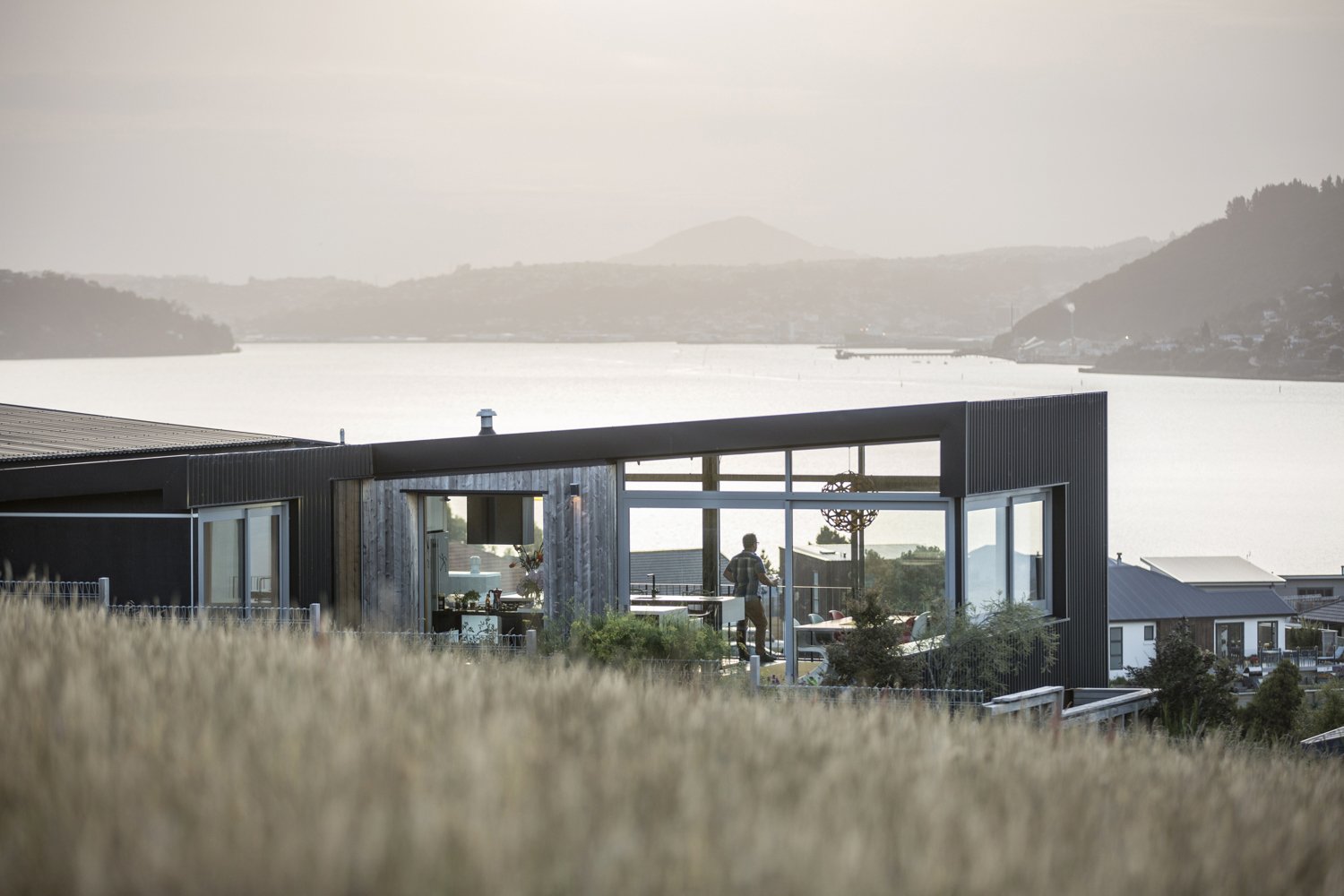 GRAHAM-WARMAN-PHOTOGRAPHY-Architectural-Photography-Dunedin-residence-cover-Trends-magazine