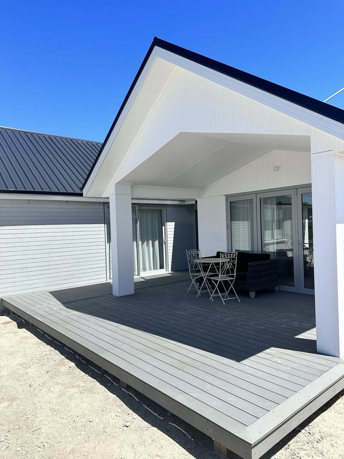 Completed modern deck and covered outdoor living area built in Waikato