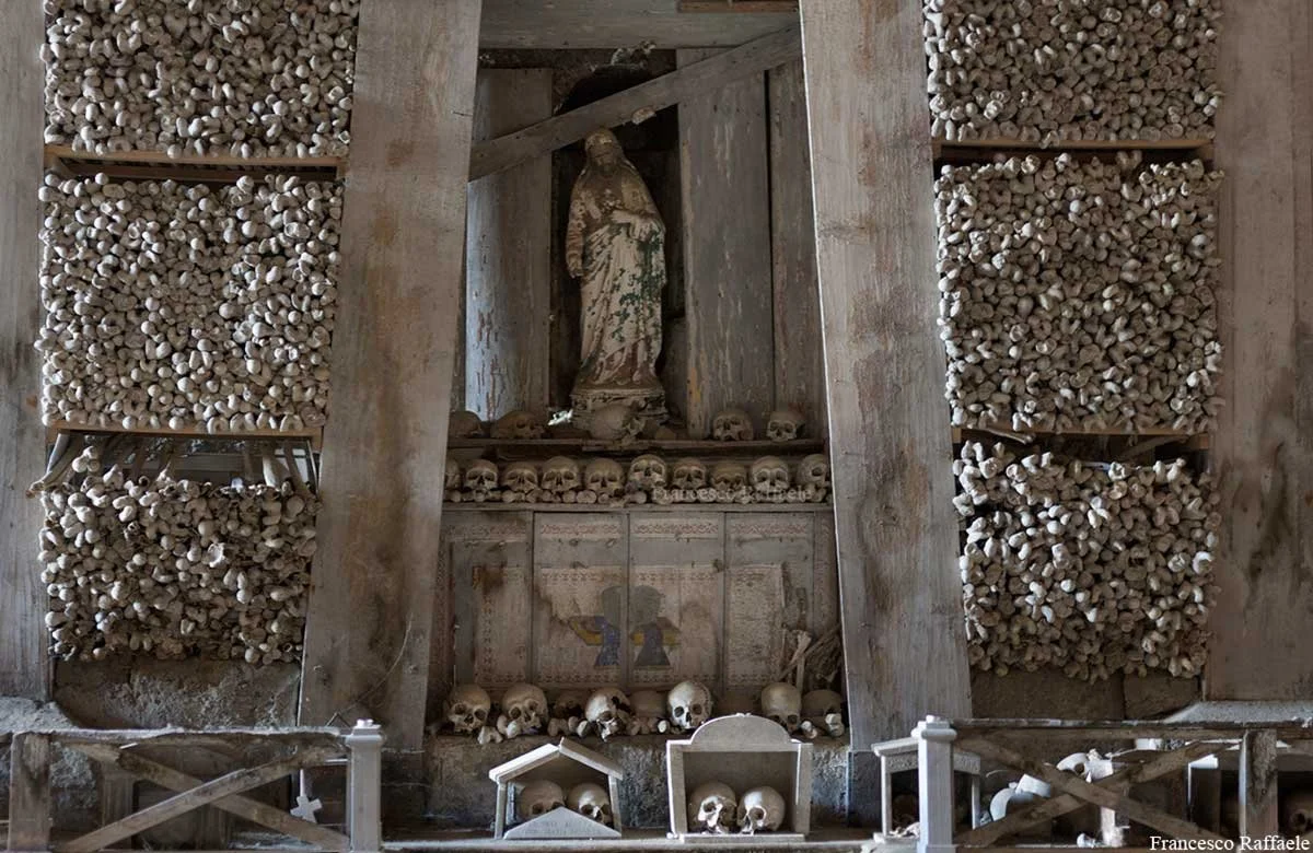 Cimitero-delle-Fontanelle-4.jpg