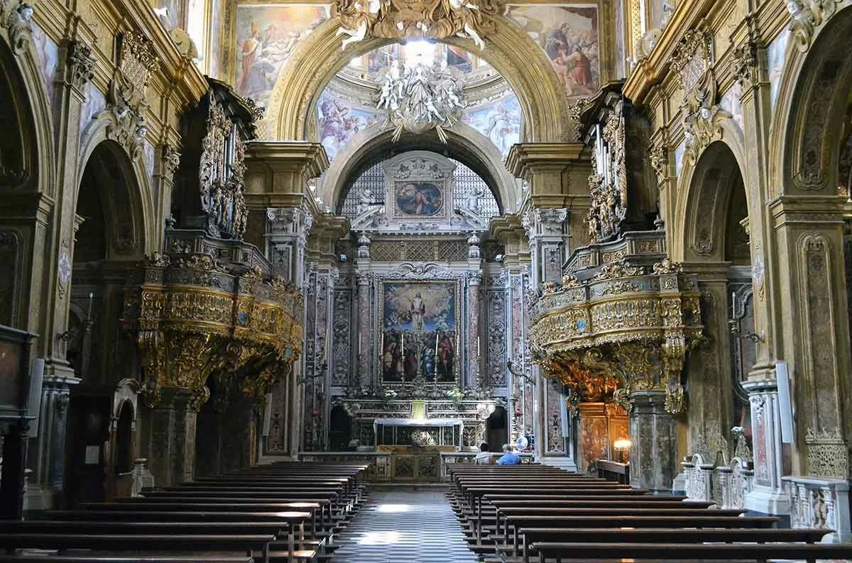 Navata-di-San-Gregorio-Armeno.jpg