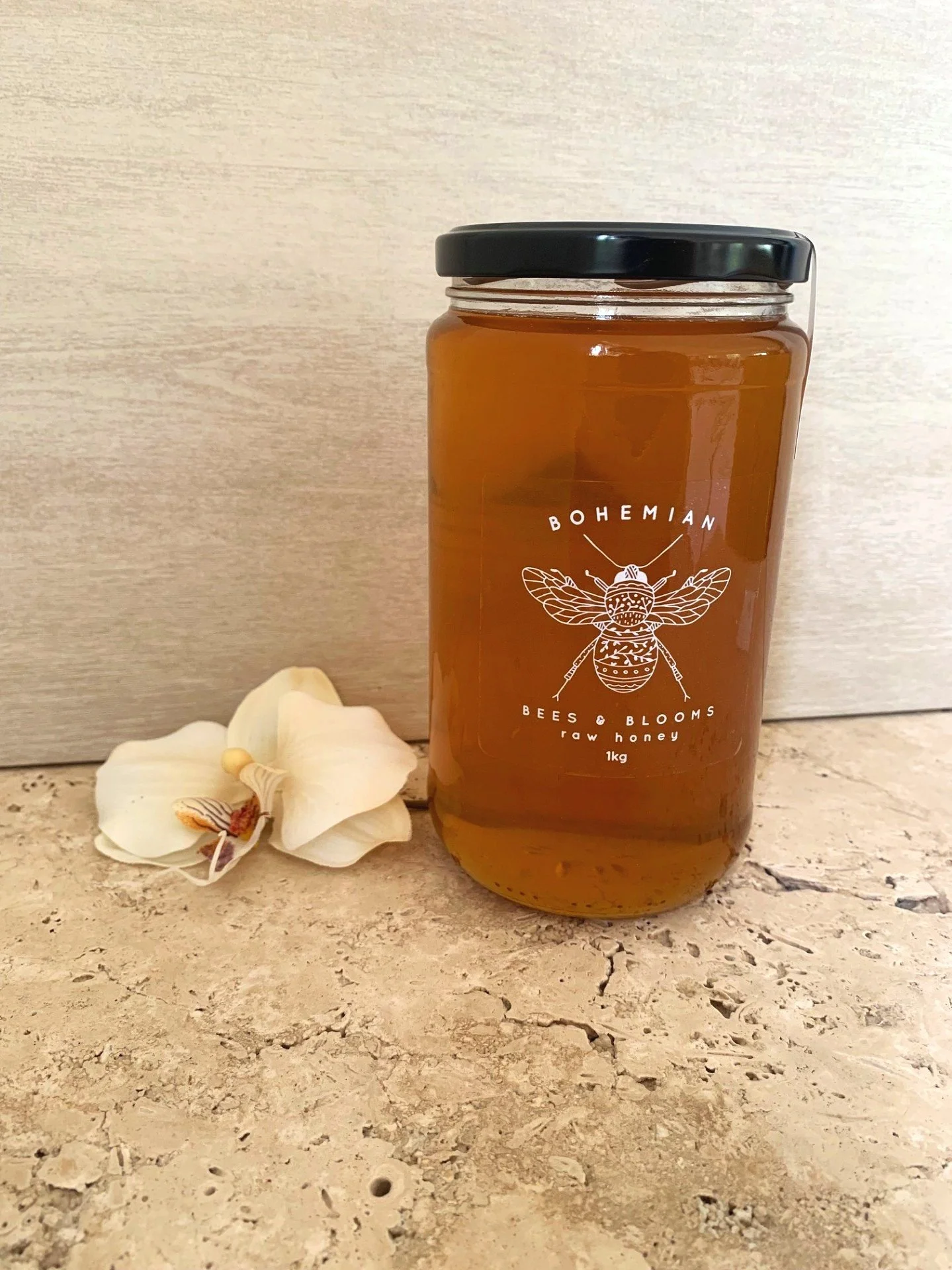 BBB+Honey+Glass+Jar+1KG+full+lengthpic.jpg