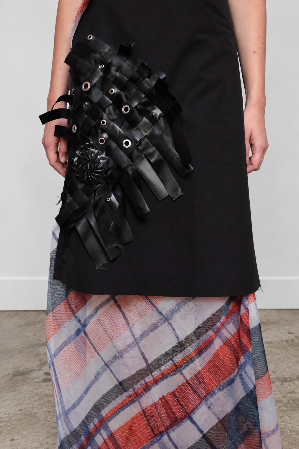 SKIRT TRENCH FRONT DETAIL.png