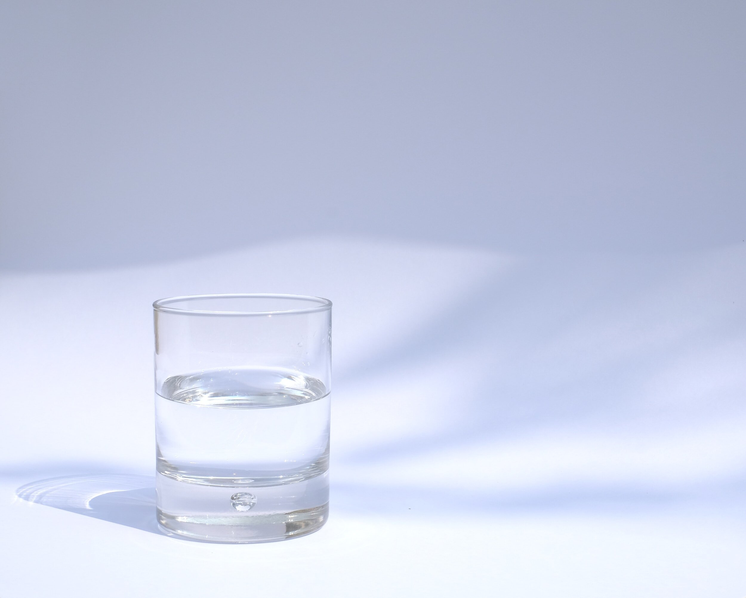 When it comes to essential nutrients, nothing beats H20. We are made up of about 60% water and this key nutrient is crucial for almost every function in our body. Drink at least 1.5L of quality water each day to maintain the integrity and health of e