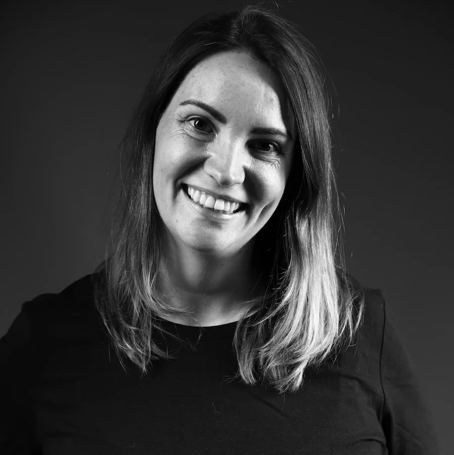 schwarzweiß Portrait von der Mediatorin Lone-Marie Botta