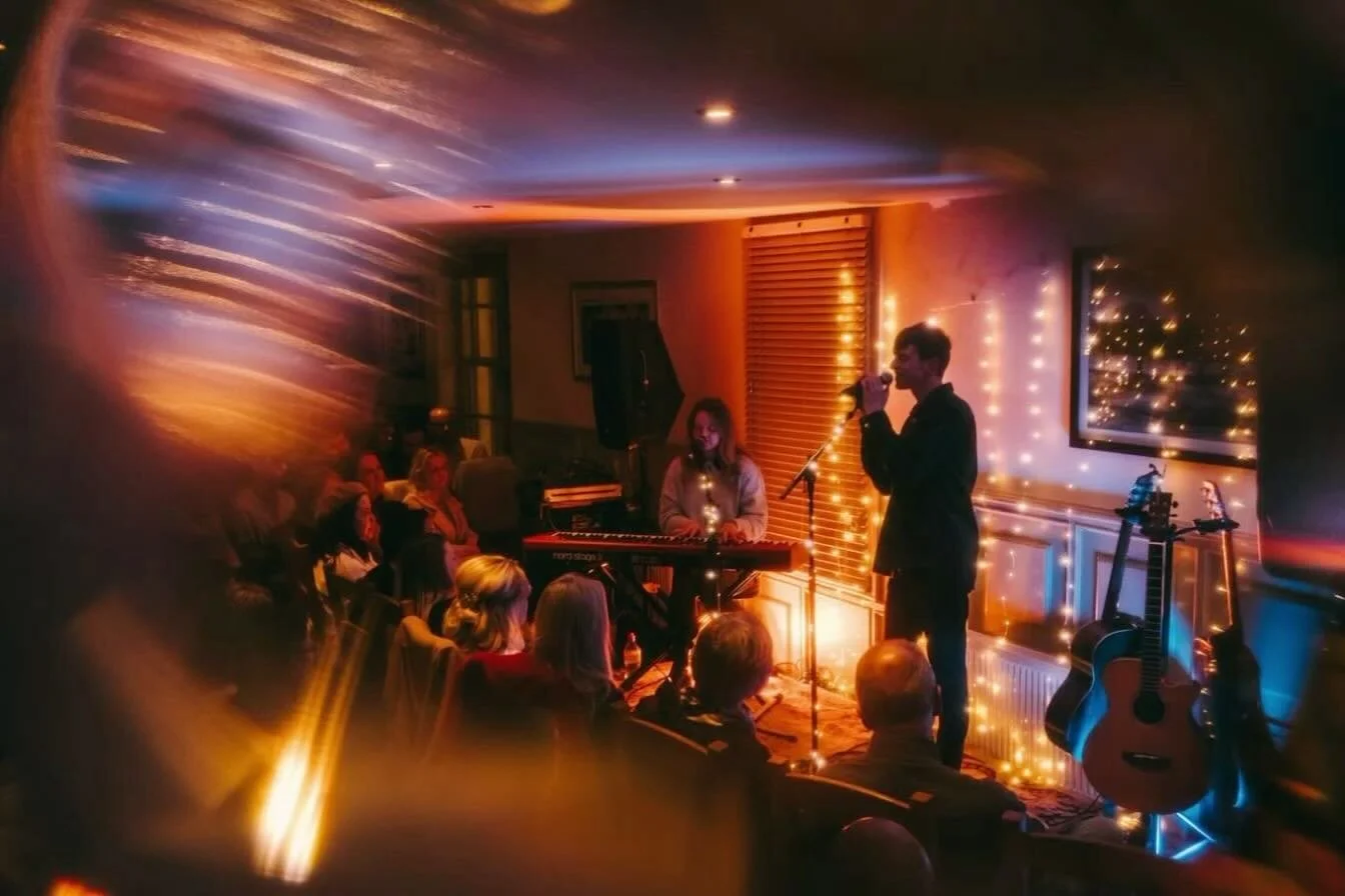 Last night with my buddy @joe_dolman at his intimate Christmas gig. A super chilled evening with family, friends and fans, amazing vibe xxx

It was great to jump up for a couple of songs including &lsquo;All I Need&rdquo; which we produced a couple o