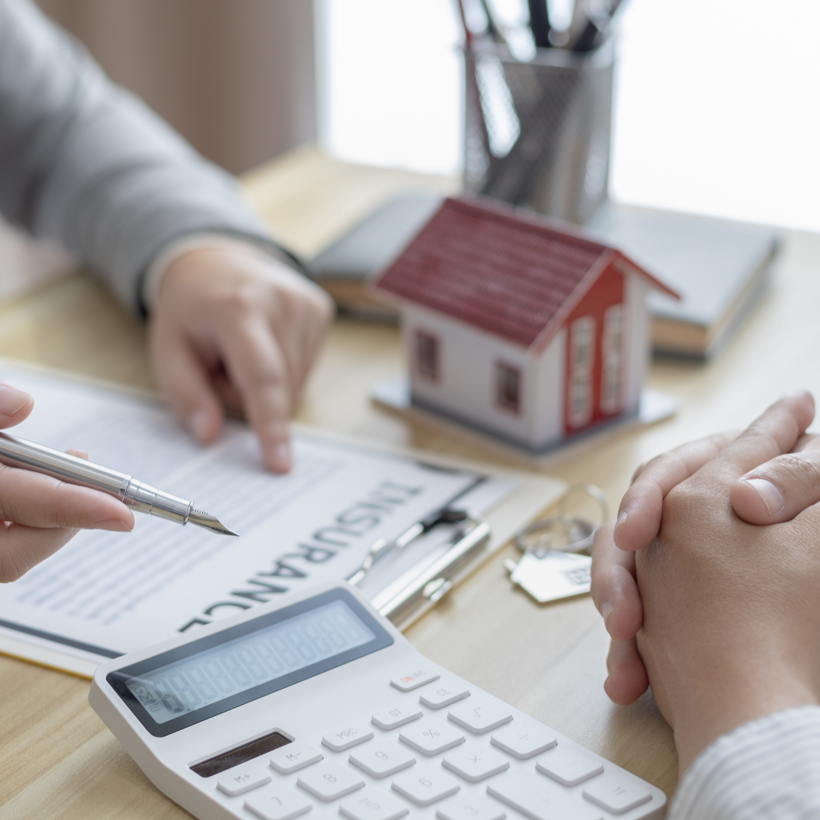 Calculating the gap between insurance payout and roofing estimate