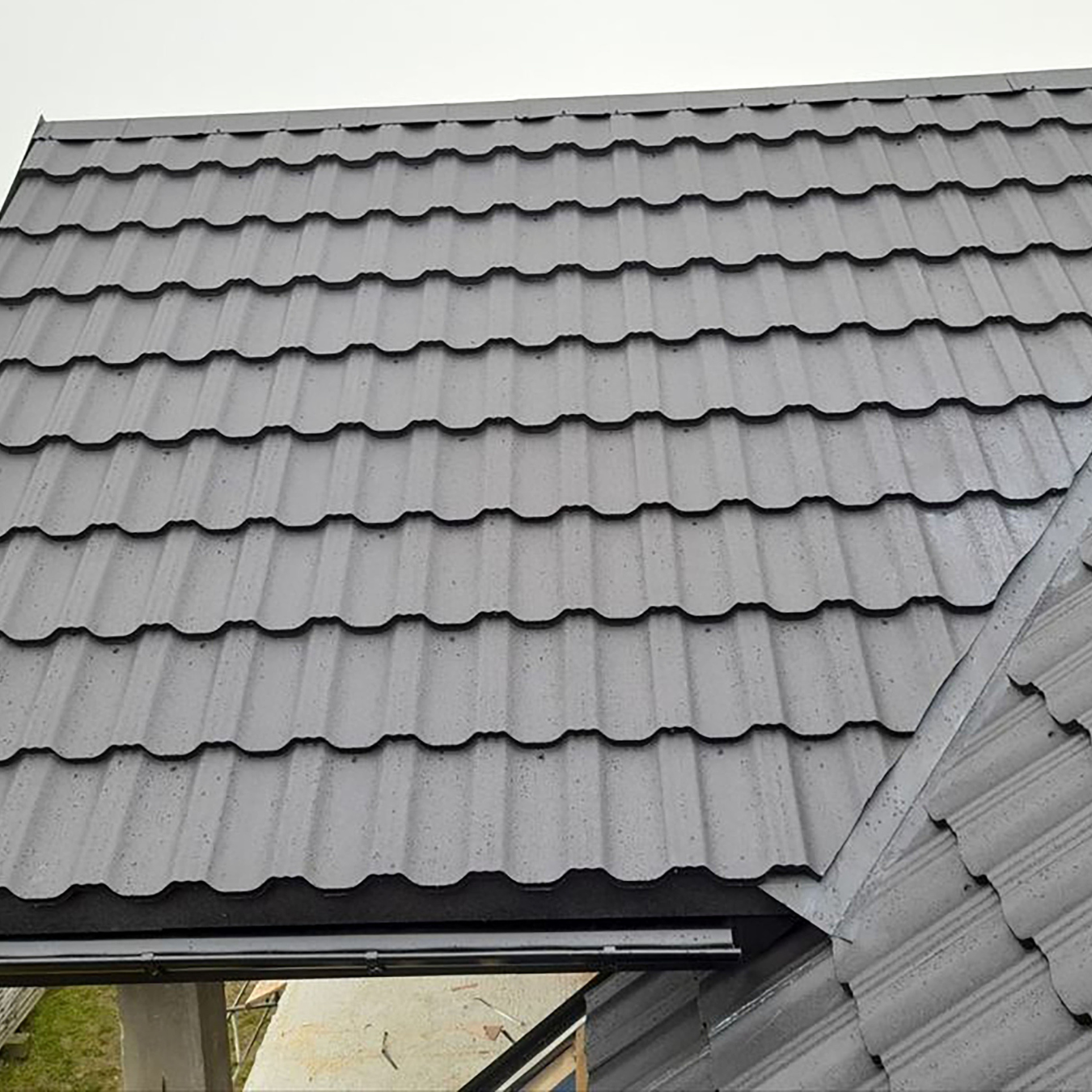 Long-lasting metal roofing design