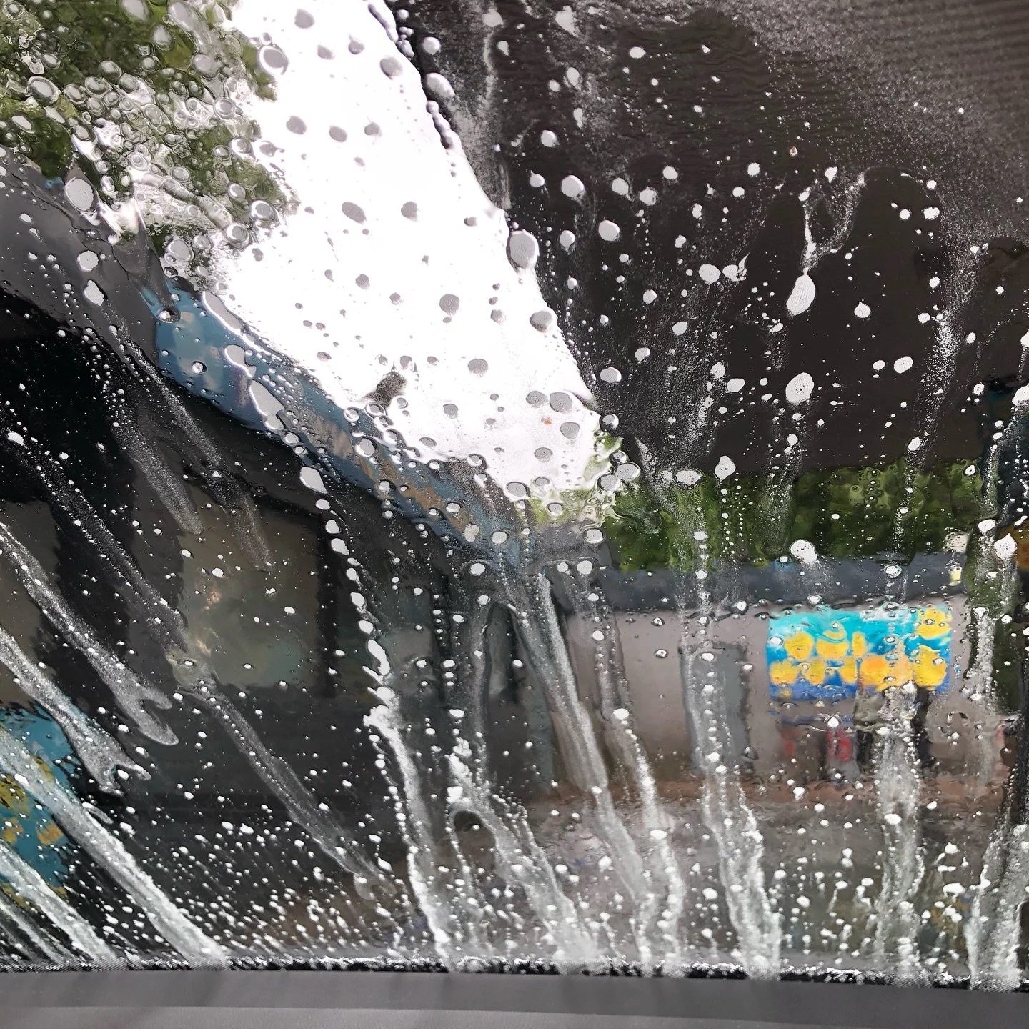 Weekend #carwash #colour #paintinginspiration #watercolor #musicvideos #thenationalband #inkpainting #illustrator #cateparr