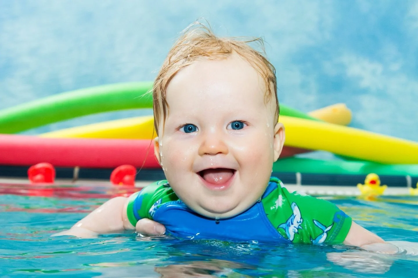 💦💕 Hyv&auml;&auml; yst&auml;v&auml;np&auml;iv&auml;&auml;! 💕💦
Yst&auml;v&auml;np&auml;iv&auml;n&auml; juhlimme rakkautta, luottamusta ja yhdess&auml;oloa &ndash; juuri niit&auml; asioita, joita jaamme joka kerta altaassa. 🩵

Vauva- ja perheuinni