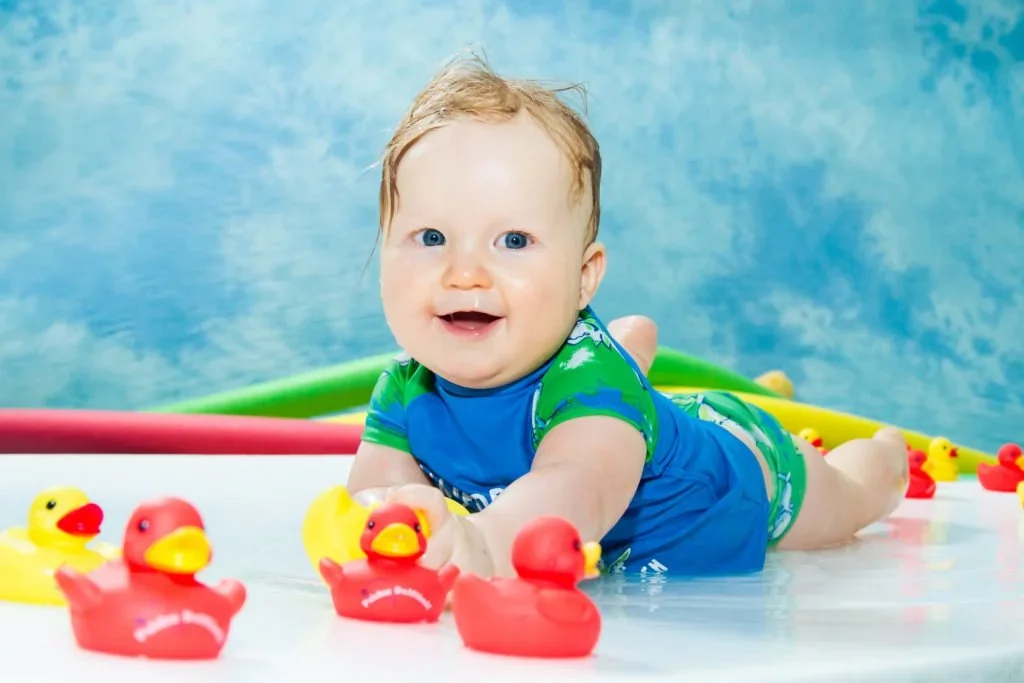 Milloin voi aloittaa vauvauinnin?