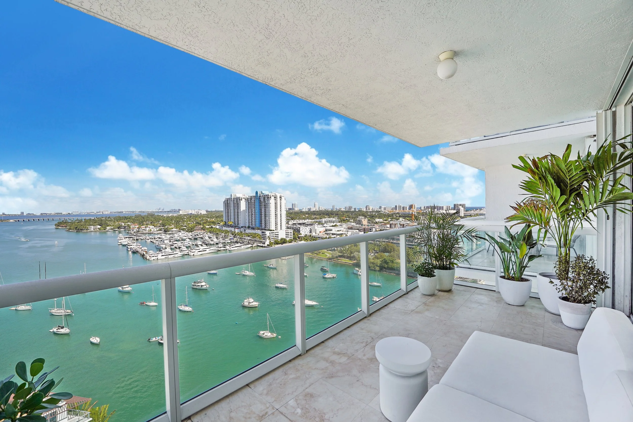 Janoura Schneider Interiors: Grand Venetian Condo, Miami Beach, Balcony